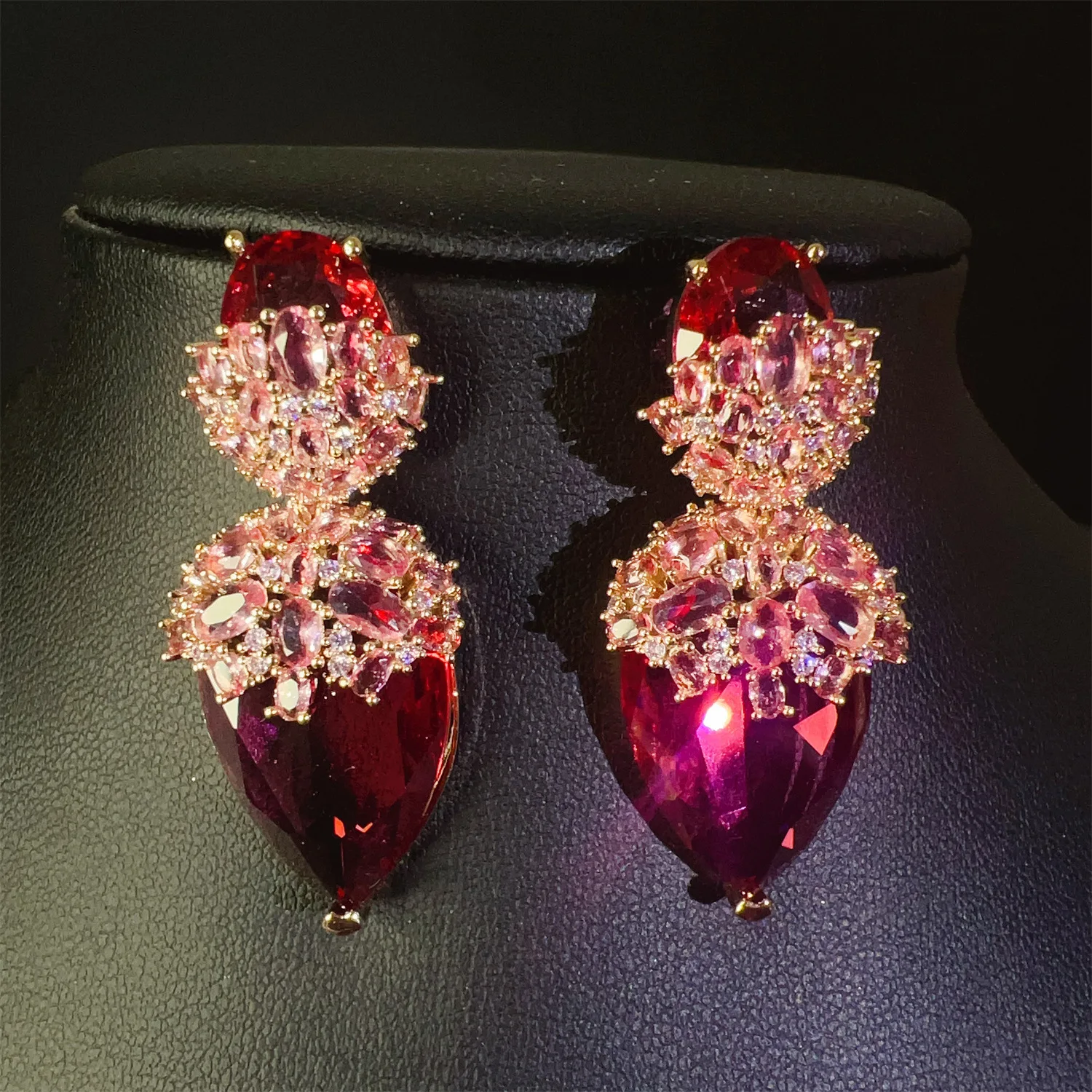 Sparkling Red Pink cubic zirconia Drop Earrings for women Luxury jewelry Statement earrings for Wedding Evening Party
Sparkling Red Pink cubic zirconia Drop Earrings for women Luxury jewelry Statement earrings for Wedding Evening Party