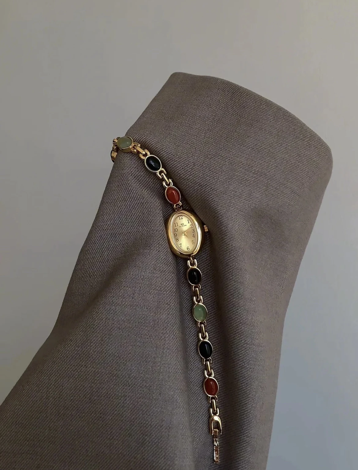 Design light luxuryexquisitemini natural stone retro fashion color stone bracelet watch elegant women's watch women's gift
Design light luxuryexquisitemini natural stone retro fashion color stone bracelet watch elegant women's watch women's gift