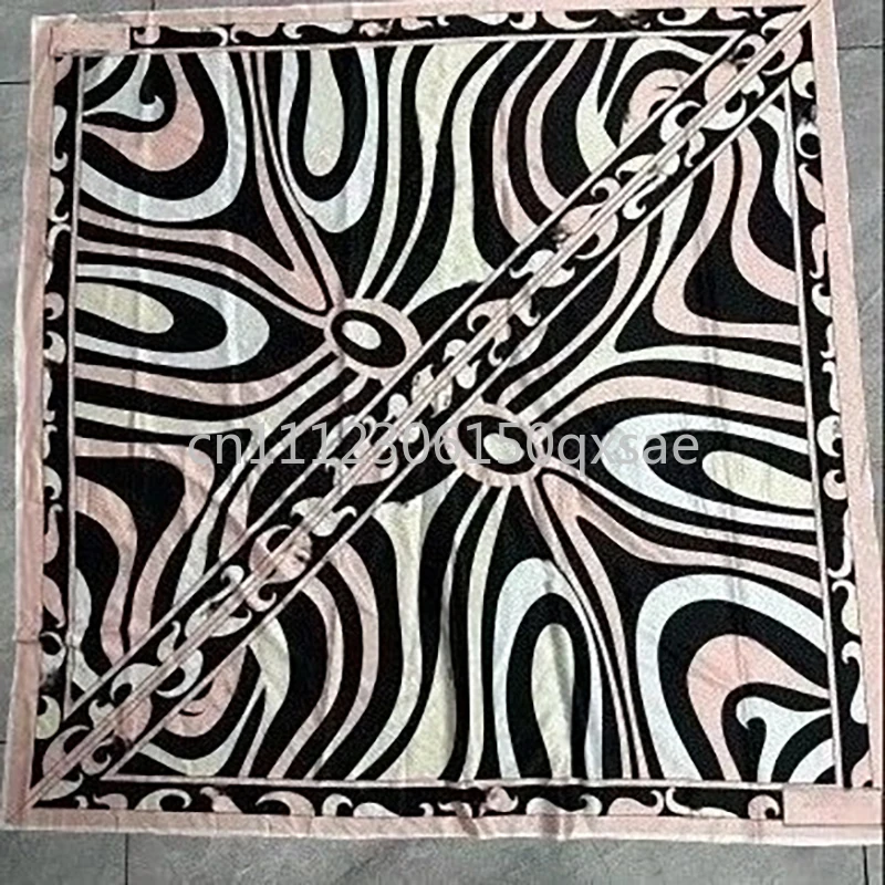 Fashion Design Women's Light Pink Silk Scarf with Letter Signature Logo Classic Design Lady Square Scarf 90x90cm
Fashion Design Women's Light Pink Silk Scarf with Letter Signature Logo Classic Design Lady Square Scarf 90x90cm
