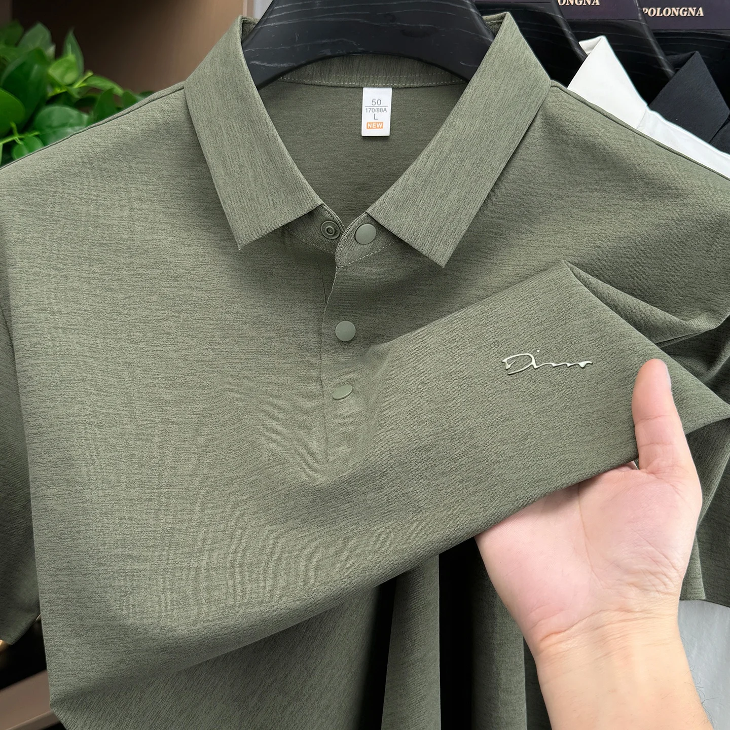Summer new men's ice silk seamless short sleeved exquisite embossed business casual polo shirt comfortable soft quick drying top
Summer new men's ice silk seamless short sleeved exquisite embossed business casual polo shirt comfortable soft quick drying top
