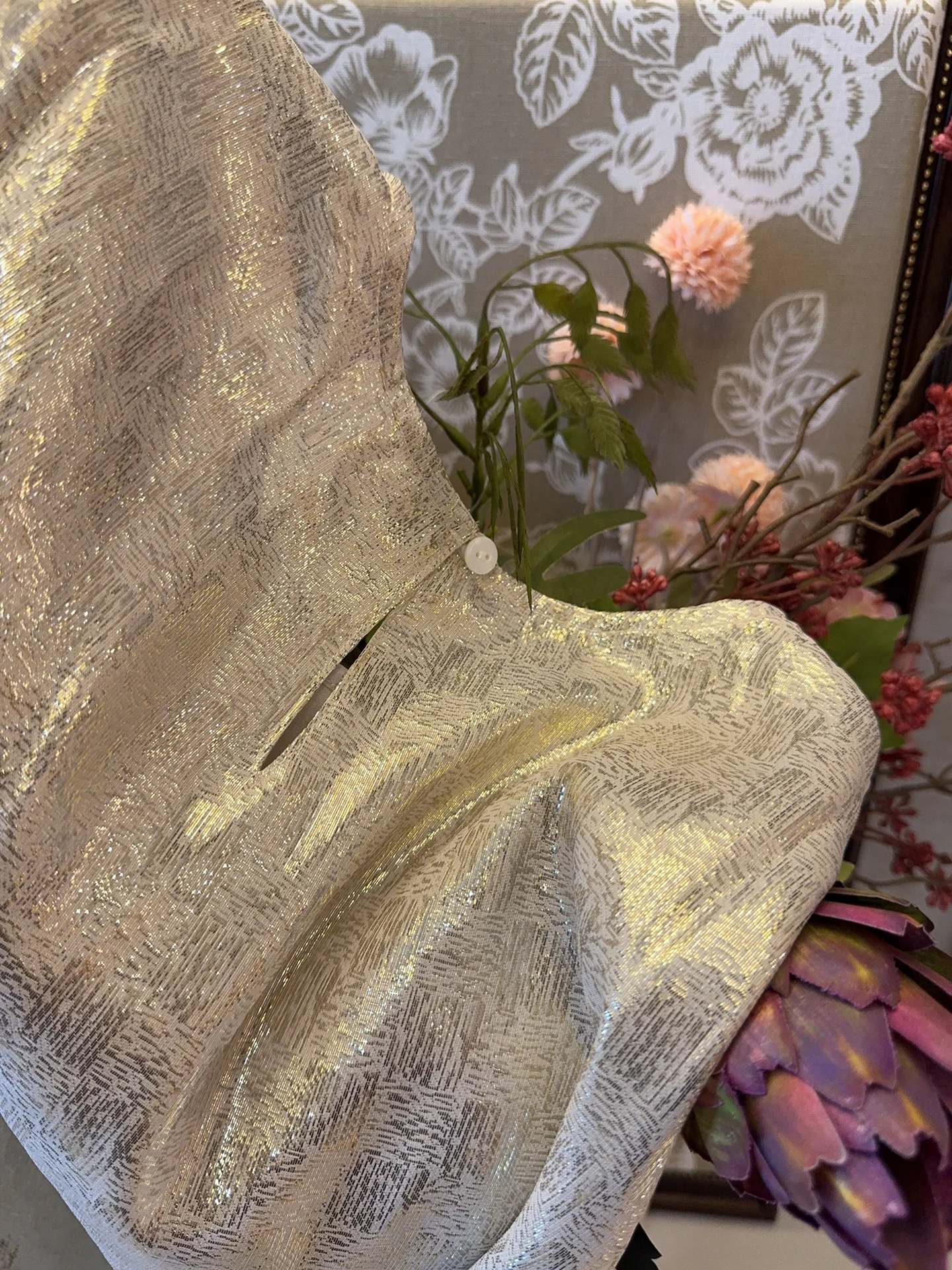Shiny Gold Thread Silk Women's Short Sleeve Shirt Luminous Sensation Summer Fashionable Top Luxury Beauty Vintage Style Cotto...
Shiny Gold Thread Silk Women's Short Sleeve Shirt Luminous Sensation Summer Fashionable Top Luxury Beauty Vintage Style Cotto...