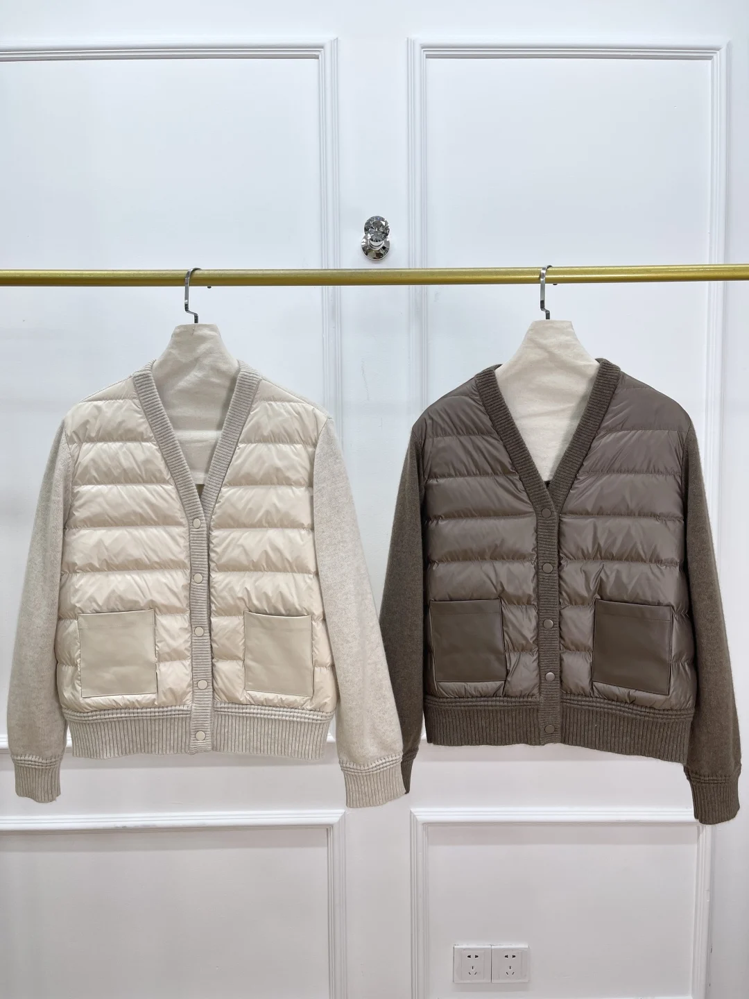 Cashmere Spliced Women's Down Jacket Autumn Winter V-Neck Long Sleeve Single Breasted Vintage Ladies Coat
Cashmere Spliced Women's Down Jacket Autumn Winter V-Neck Long Sleeve Single Breasted Vintage Ladies Coat