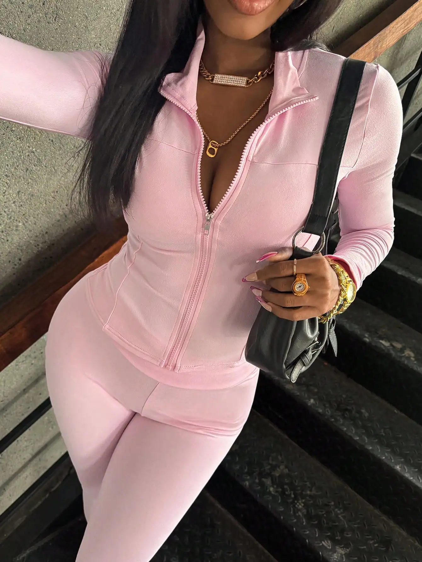 Розовый комплект из топа с длинными рукавами на молнии и облегающих леггинсов для женщин, повседневный спортивный наряд
Розовый комплект из топа с длинными рукавами на молнии и облегающих леггинсов для женщин, повседневный спортивный наряд