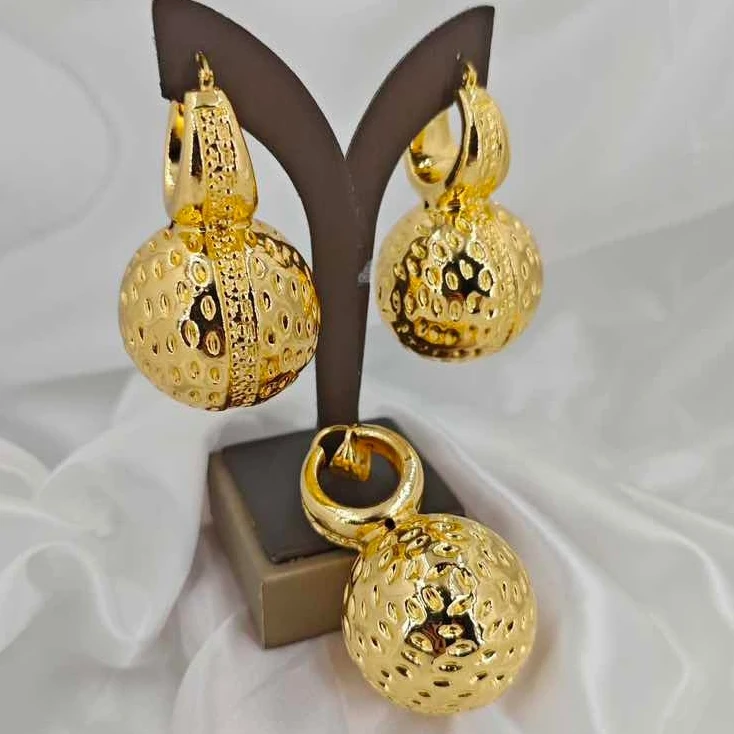 The Latest Simple Elegant Ball Shape Huge Light Weight Jewelry Set Trendy Collar Huge Pedants Jewellery For Party Free Shipping
The Latest Simple Elegant Ball Shape Huge Light Weight Jewelry Set Trendy Collar Huge Pedants Jewellery For Party Free Shipping