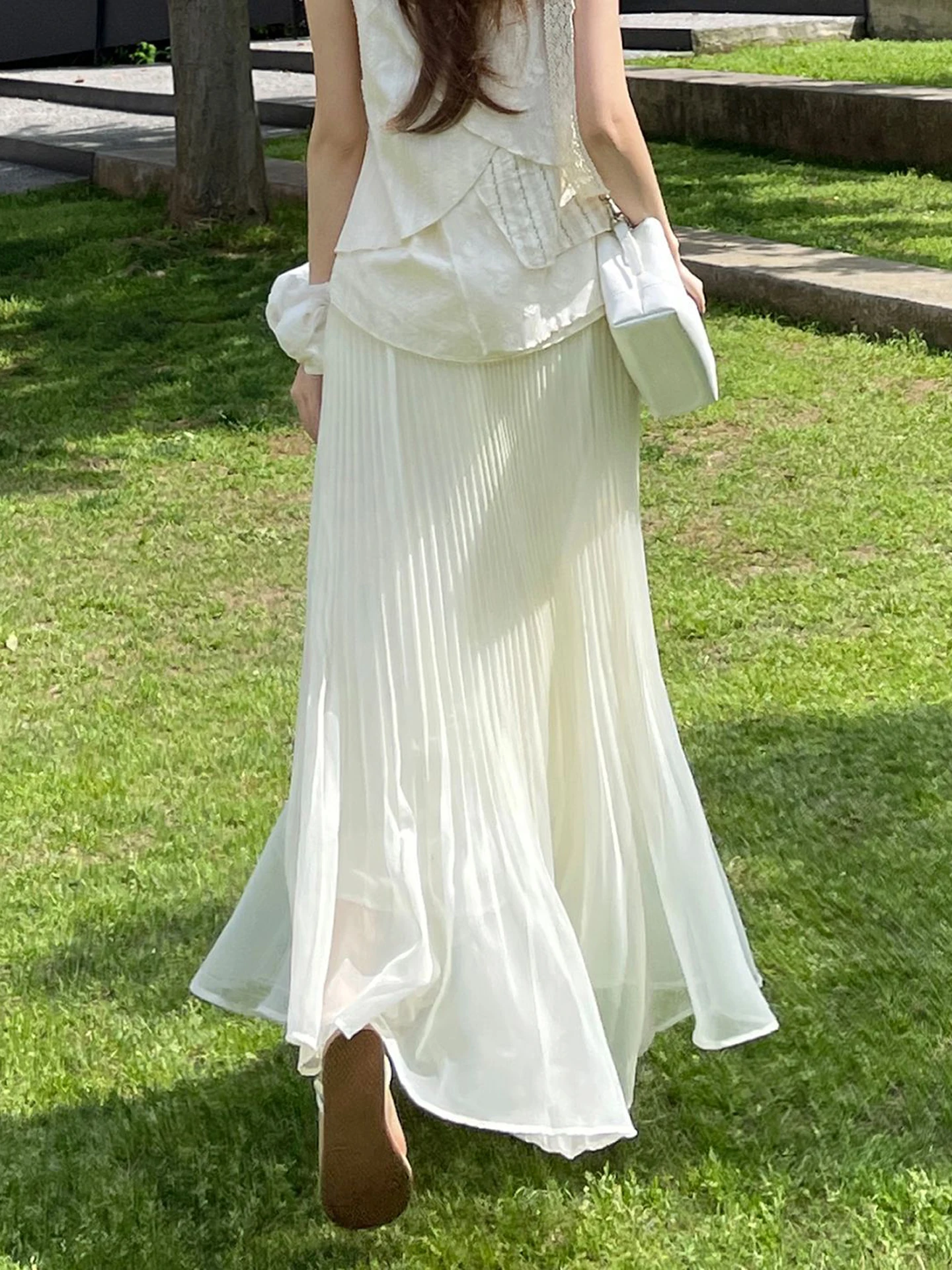 High Waist A-Line Fish Tail Long Skirt Women's Summer 2026 New Korean Style Pleated Chiffon Netting Half Body Skirt
High Waist A-Line Fish Tail Long Skirt Women's Summer 2026 New Korean Style Pleated Chiffon Netting Half Body Skirt