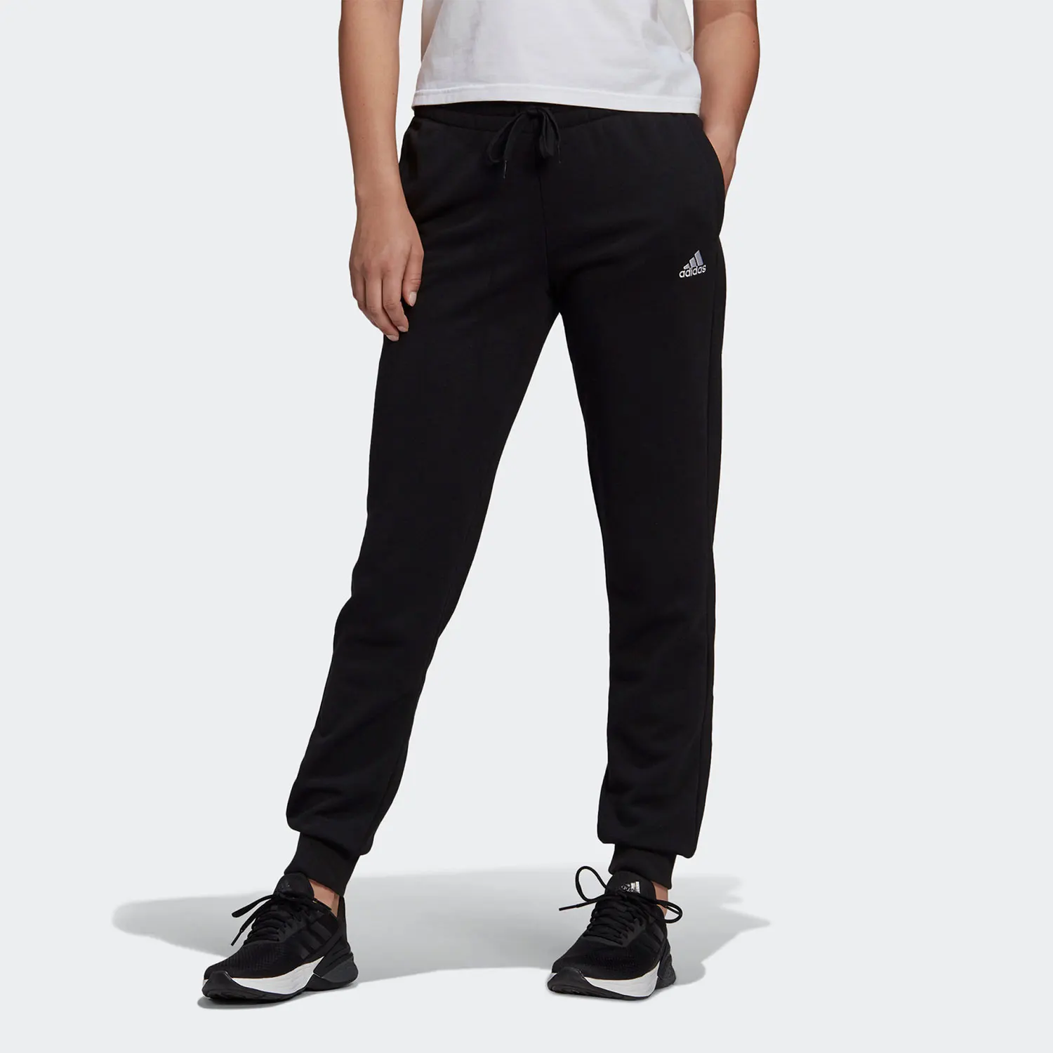Оригинальные женские спортивные удобные дышащие длинные брюки Adidas из новой коллекции текущего сезона GM5526
Оригинальные женские спортивные удобные дышащие длинные брюки Adidas из новой коллекции текущего сезона GM5526