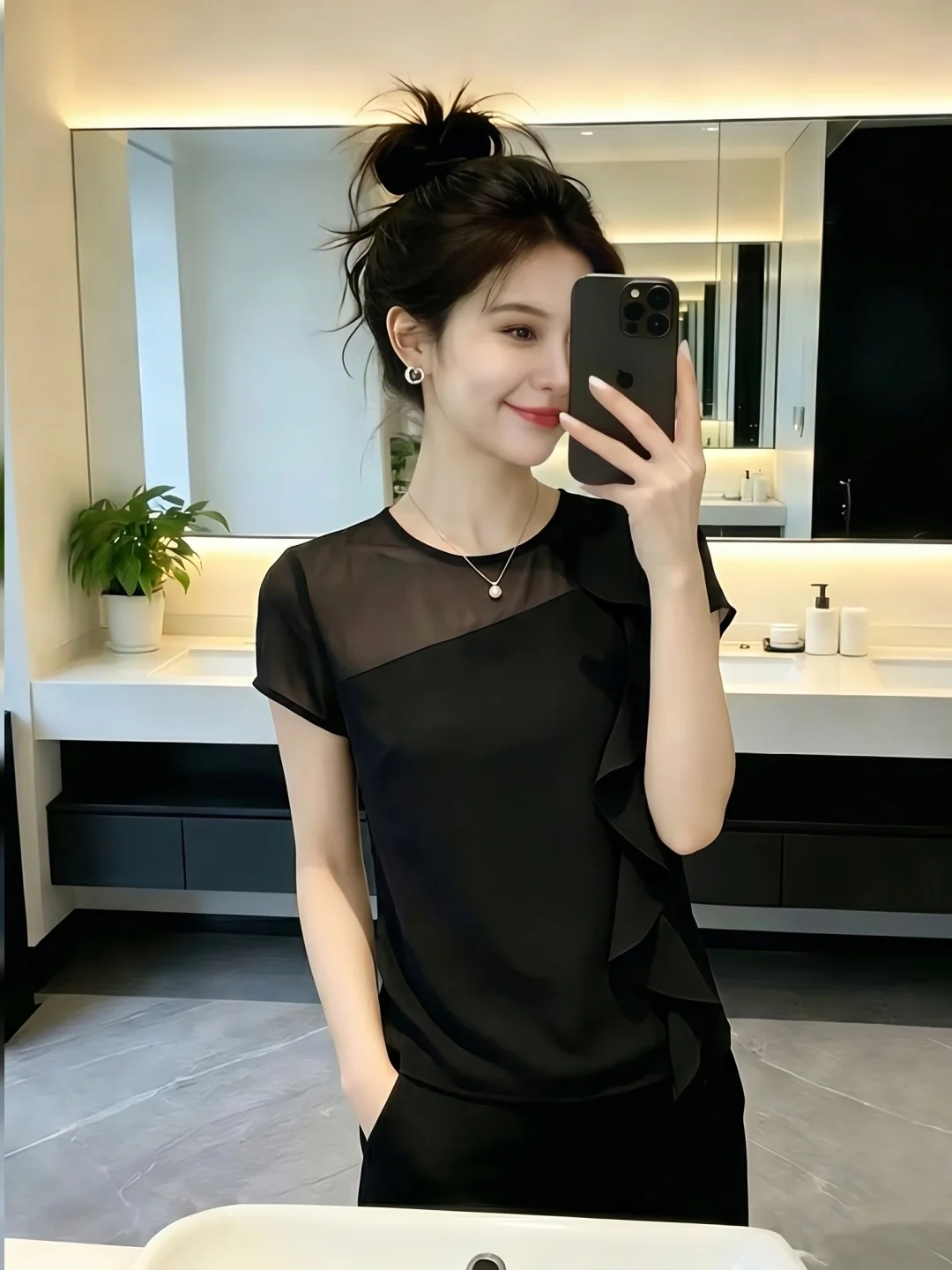 Commute Style Color Mesh Splice round Neck Short Sleeve Women's Top Summer Design Sensation Gored Elegant Shirt
Commute Style Color Mesh Splice round Neck Short Sleeve Women's Top Summer Design Sensation Gored Elegant Shirt