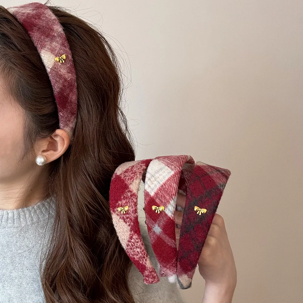 Hot-sale Red UK Plaid Woolen Padded Headband With Gold Bow High Quality Cashmere Fabric Hairband For Women Fall Winter Styling
Hot-sale Red UK Plaid Woolen Padded Headband With Gold Bow High Quality Cashmere Fabric Hairband For Women Fall Winter Styling