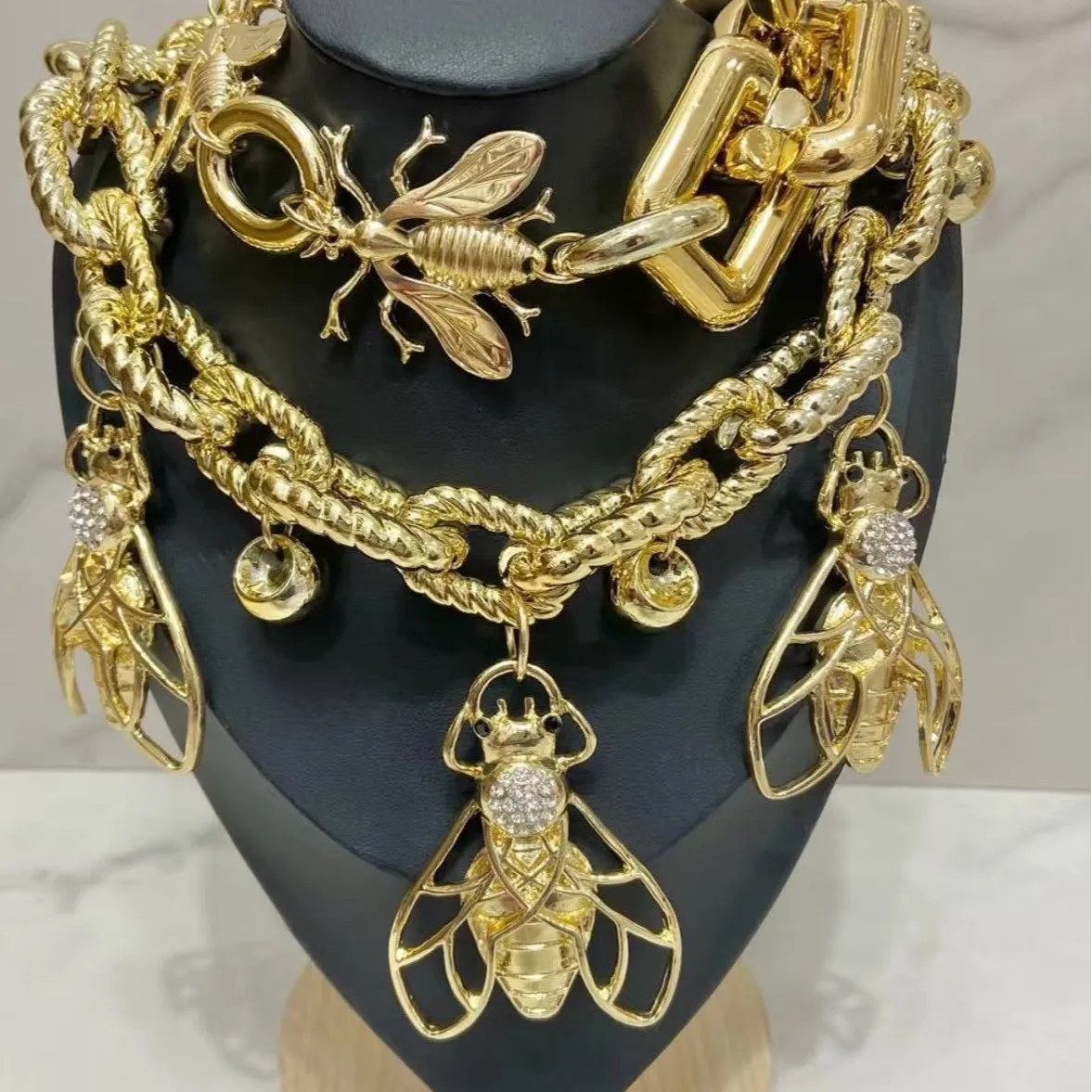 Высокое качество в стиле хип-хоп, толстые широкие цепочки, массивное ожерелье с пчелой для женщин, металлическое колье-колье, эффектные ювелирные изделия, подарки
Высокое качество в стиле хип-хоп, толстые широкие цепочки, массивное ожерелье с пчелой для женщин, металлическое колье-колье, эффектные ювелирные изделия, подарки