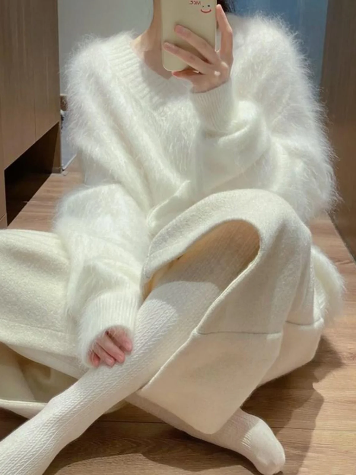 Powder Snow Vegan Fleece | Plush V-Neck Cocoon | 22% Fluffier Cloud-Knit
Powder Snow Vegan Fleece | Plush V-Neck Cocoon | 22% Fluffier Cloud-Knit