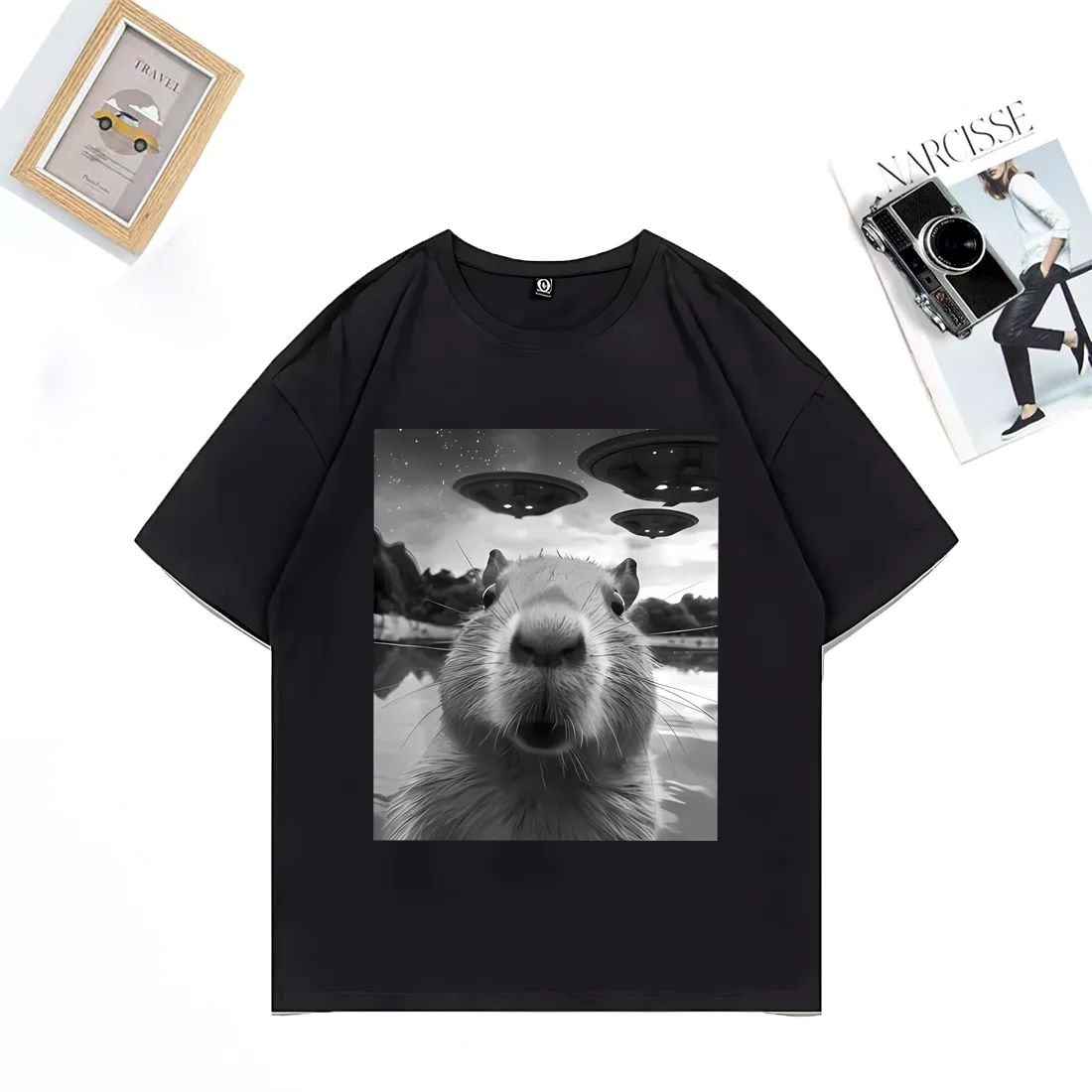 Funny Capybara Selfie with UFO Graphic T Shirt men women vintage Oversized 100% Cotton short sleeve Summer Unisex top Tee shirt
Funny Capybara Selfie with UFO Graphic T Shirt men women vintage Oversized 100% Cotton short sleeve Summer Unisex top Tee shirt