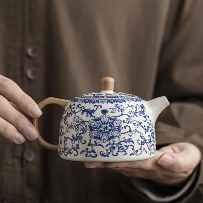 Portable Blue and White Porcelain Teapot Home Afternoon Tea Set Vintage Kung Fu Teapot Drinkware 160ml Teapot Home Decoration
Portable Blue and White Porcelain Teapot Home Afternoon Tea Set Vintage Kung Fu Teapot Drinkware 160ml Teapot Home Decoration