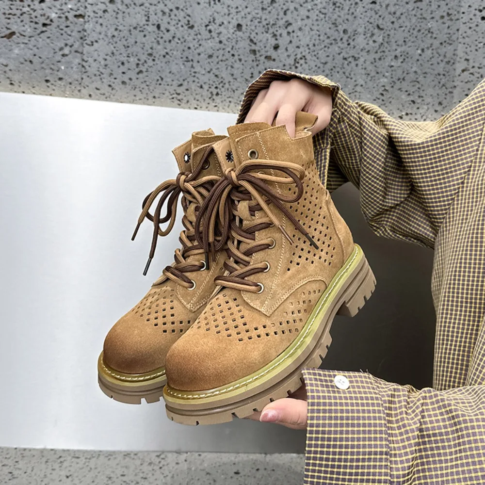 Новые летние женские полые ботинки из мягкой кожи 2025 года — ботильоны в стиле ретро 
Новые летние женские полые ботинки из мягкой кожи 2025 года — ботильоны в стиле ретро