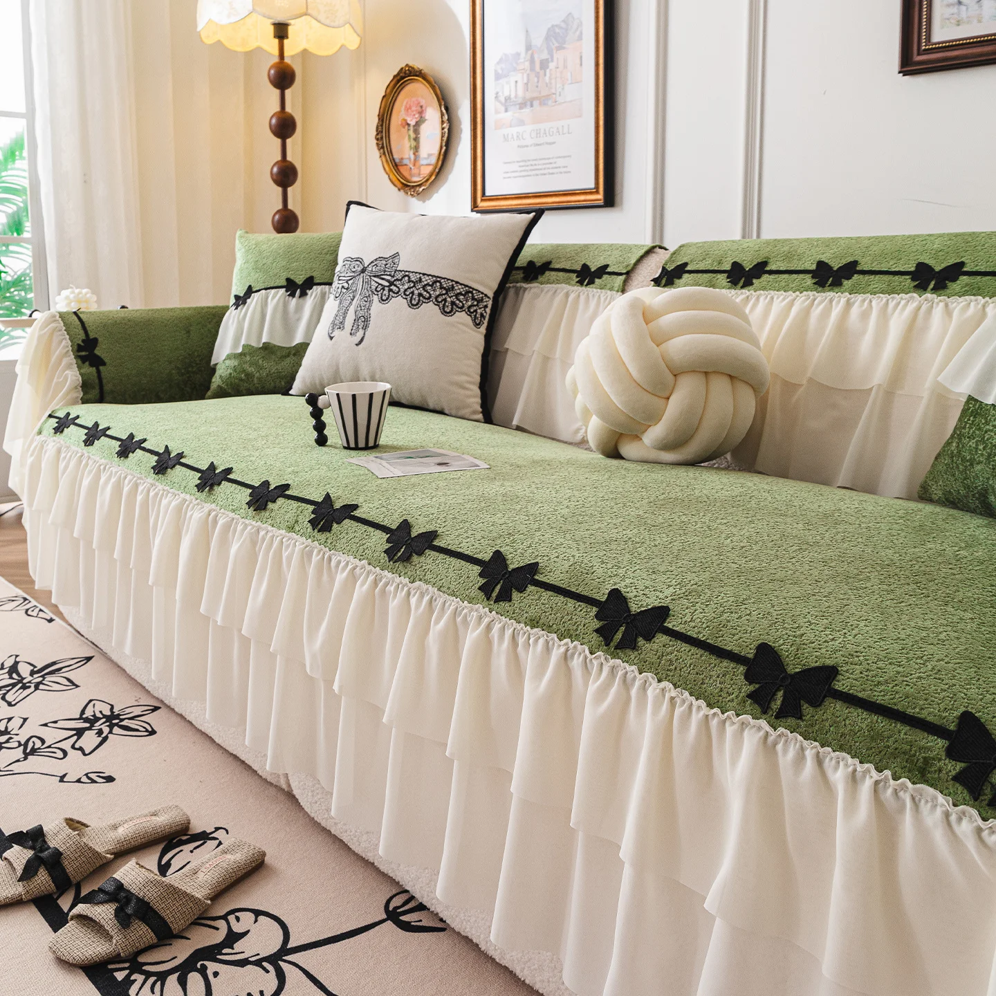 New French Light Luxury Velvet Sofa Cover With Lace Non-Slip Armchair Decorative Wear-Resistant Living Room Home Fabric Cover
New French Light Luxury Velvet Sofa Cover With Lace Non-Slip Armchair Decorative Wear-Resistant Living Room Home Fabric Cover