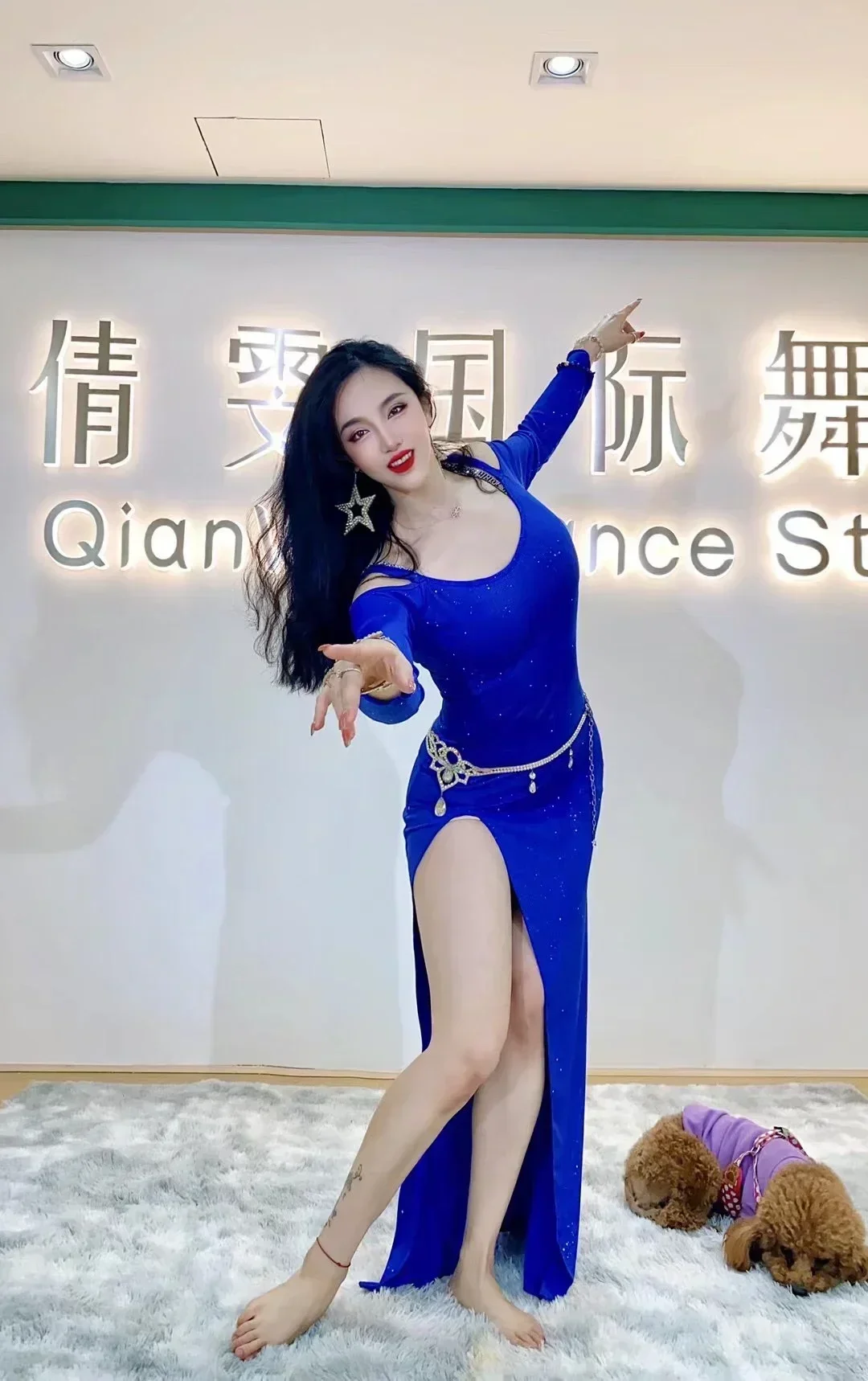 NEW Women Belly Dance Costume Oriental Dance Clothing for Women Belly Dance Clothes Stage Rhinestone Performance Dress
NEW Women Belly Dance Costume Oriental Dance Clothing for Women Belly Dance Clothes Stage Rhinestone Performance Dress