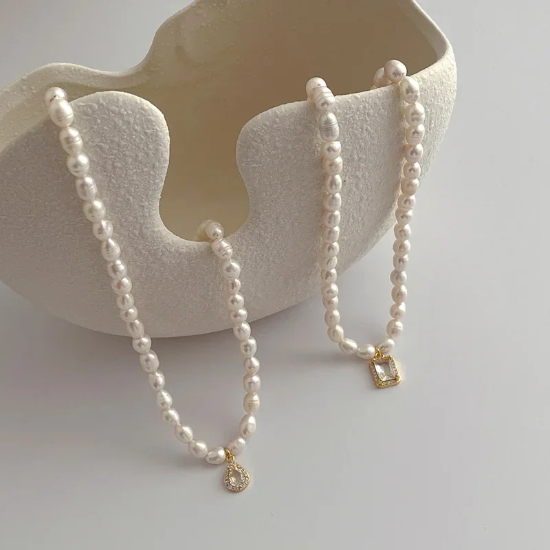 ALLNEWME Vintage Baroque Freshwater Pearl Beaded Necklaces for Women Female Shiny CZ Zircon Square Water Drop Pendant Necklace
ALLNEWME Vintage Baroque Freshwater Pearl Beaded Necklaces for Women Female Shiny CZ Zircon Square Water Drop Pendant Necklace