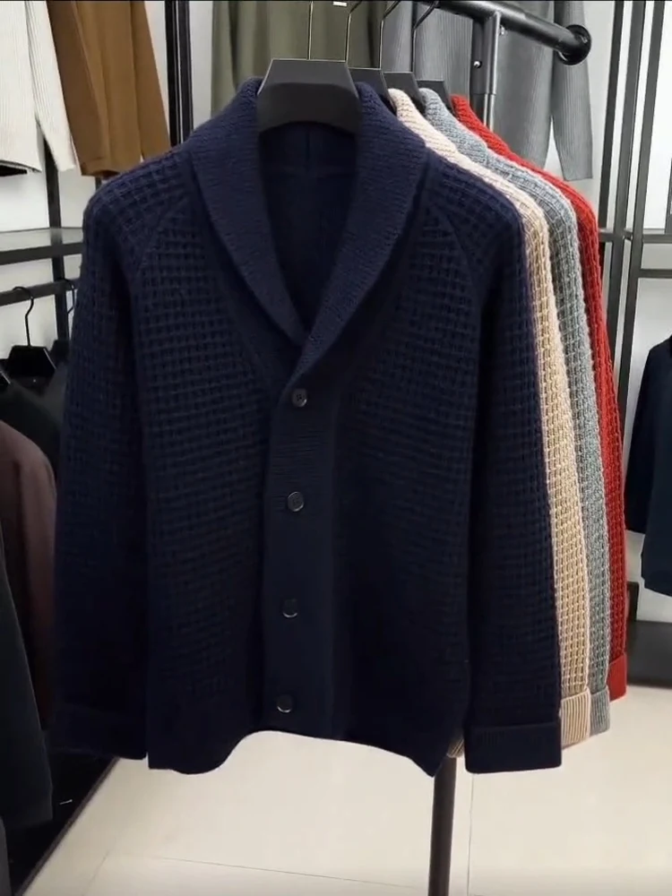 Новый мужской вязаный кардиган на осень-зиму, повседневный, модный, высокого качества, прямого кроя, мягкий, средней толщины
Новый мужской вязаный кардиган на осень-зиму, повседневный, модный, высокого качества, прямого кроя, мягкий, средней толщины