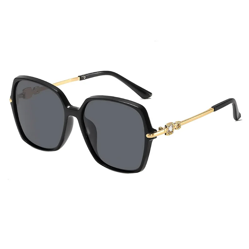New Luxury Summer Diamond Inlaid Frame Polarized Sunglasses For Women Protect Against UV Rays Large Frame Driving Sunglasses
New Luxury Summer Diamond Inlaid Frame Polarized Sunglasses For Women Protect Against UV Rays Large Frame Driving Sunglasses