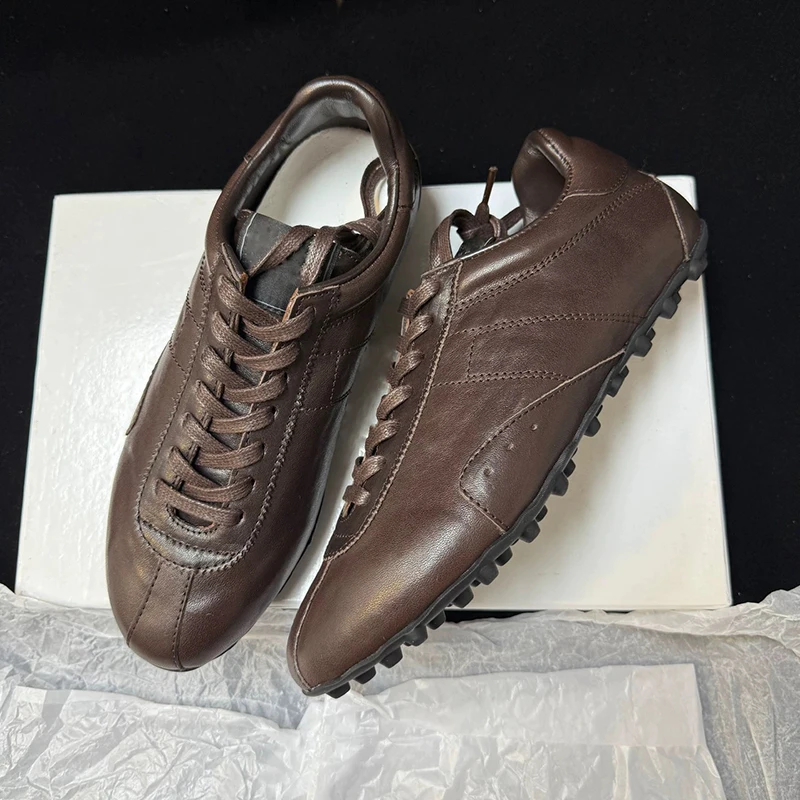 Unisex Genuine Leather Casual Shoes Comfortable Flat Bottom Running Shoes for Women Outdoor Sports Men Designer Style Women's
Unisex Genuine Leather Casual Shoes Comfortable Flat Bottom Running Shoes for Women Outdoor Sports Men Designer Style Women's