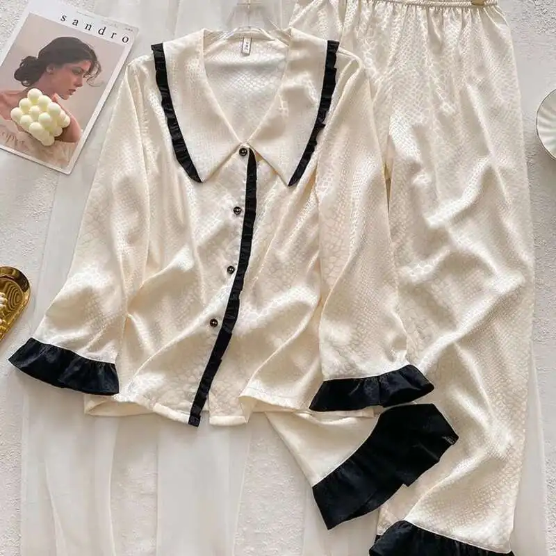 2024 Winter White Leopard Print Ice Silk Luxury Women Long Sleeved Pants Casual Two Piece Set Home Clothes Nightgown Sleepwear
2024 Winter White Leopard Print Ice Silk Luxury Women Long Sleeved Pants Casual Two Piece Set Home Clothes Nightgown Sleepwear