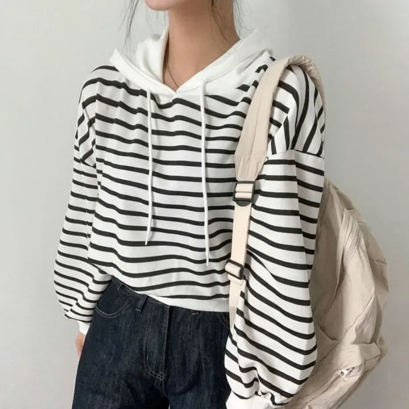 Korean Streetwear Y2k Dropshiping Trend New Female Clothes White Hoodies Tops Cropped Striped Sweatshirts for Women Hooded
Korean Streetwear Y2k Dropshiping Trend New Female Clothes White Hoodies Tops Cropped Striped Sweatshirts for Women Hooded