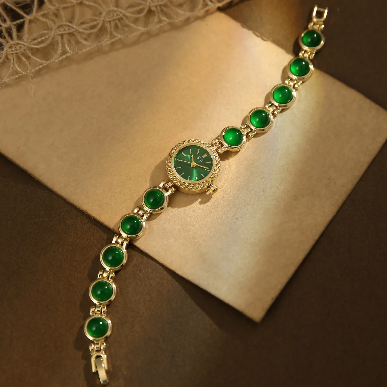 Green Women's Vintage Stone Gold Watch Elegant Ladies Quartz Watches High Quality Colored Gemstones Bracelet Wristwatch Reloj
Green Women's Vintage Stone Gold Watch Elegant Ladies Quartz Watches High Quality Colored Gemstones Bracelet Wristwatch Reloj