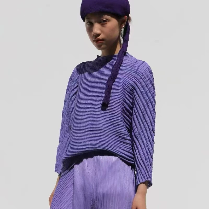 Miyake Pleated T-shirt 2025 Autumn New Solid Color Tops Seven Sleeve Pullover Loose Women's Tops Nine Sleeve Solid Color Tops
Miyake Pleated T-shirt 2025 Autumn New Solid Color Tops Seven Sleeve Pullover Loose Women's Tops Nine Sleeve Solid Color Tops