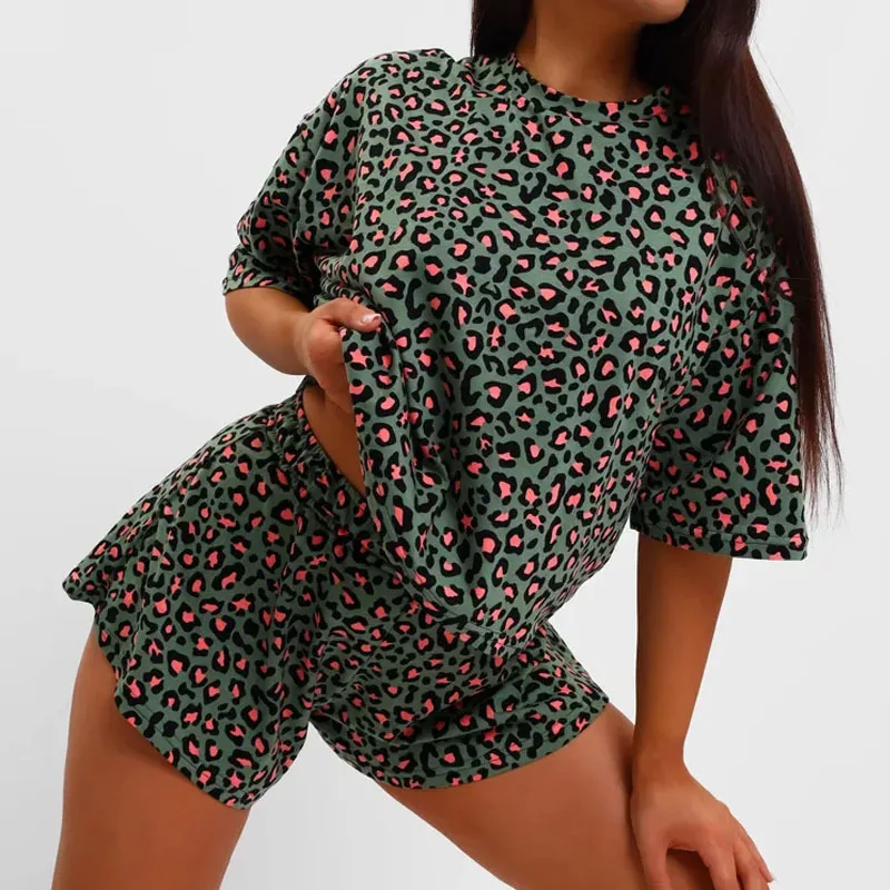 Women's Leopard Print Casual Home Suit Set Summer ort Sve round Ne ort Pants Comfortable Breathable Spwear
Women's Leopard Print Casual Home Suit Set Summer ort Sve round Ne ort Pants Comfortable Breathable Spwear