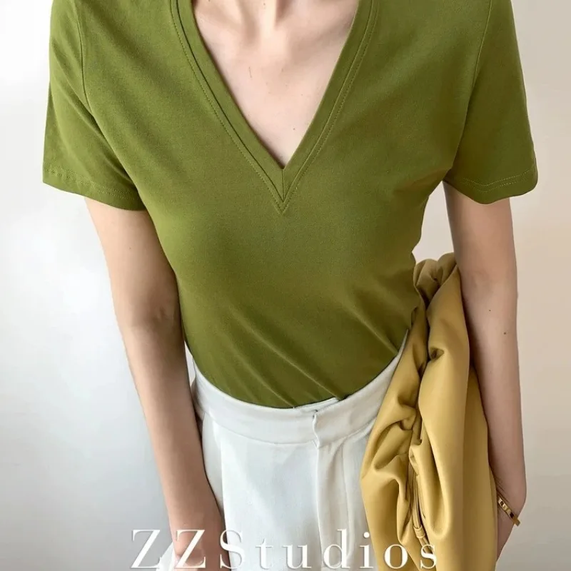Women's Solid Color V-Neck Slim Fit Short Sleeve Casual T-Shirt
Women's Solid Color V-Neck Slim Fit Short Sleeve Casual T-Shirt