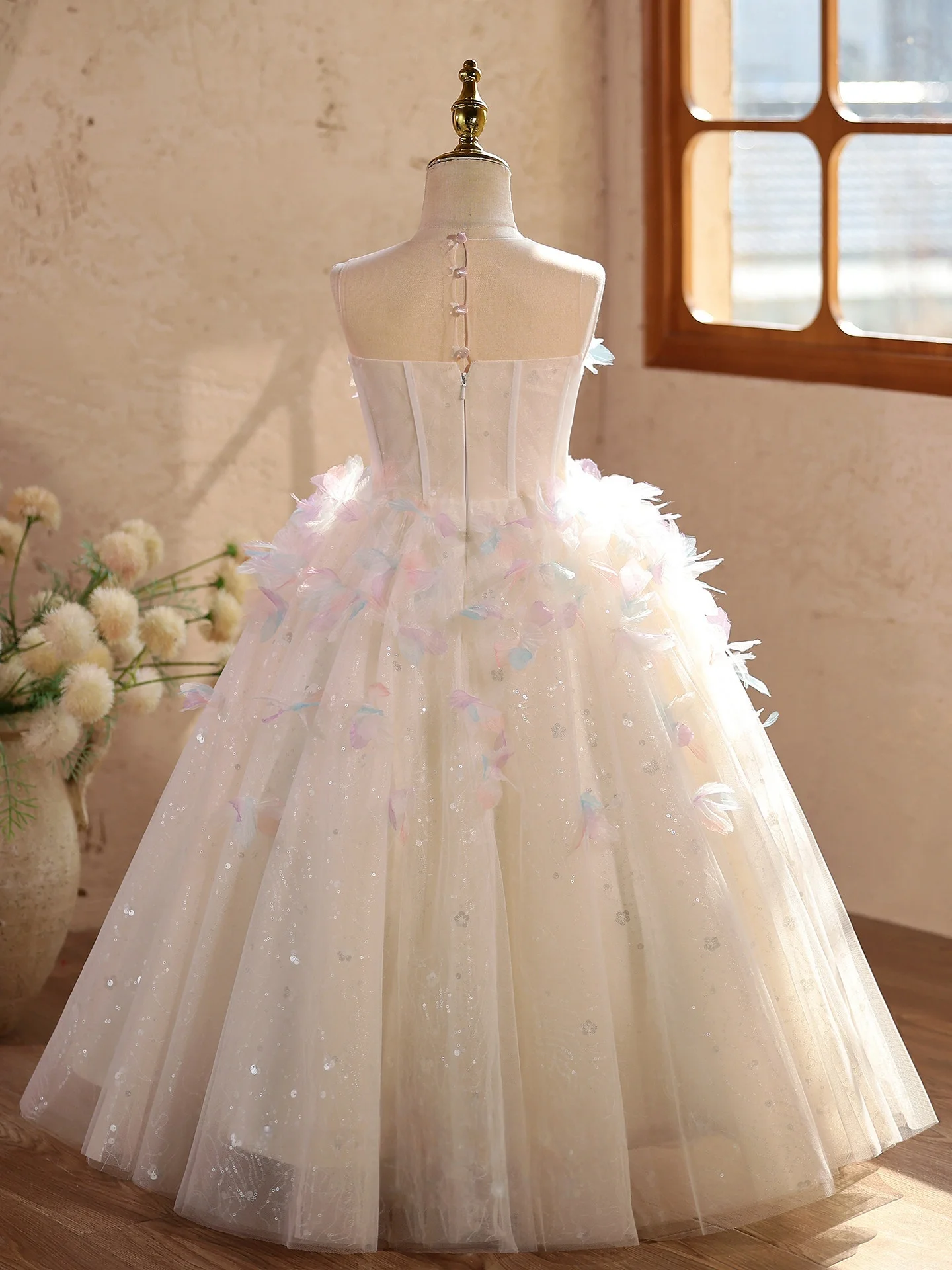 Custom Sleeveless 3D Feather Flower Girl Dress For Wedding Birthday Party Pageant Gown Kids Formal Sequin Tulle Ball Gown
Custom Sleeveless 3D Feather Flower Girl Dress For Wedding Birthday Party Pageant Gown Kids Formal Sequin Tulle Ball Gown