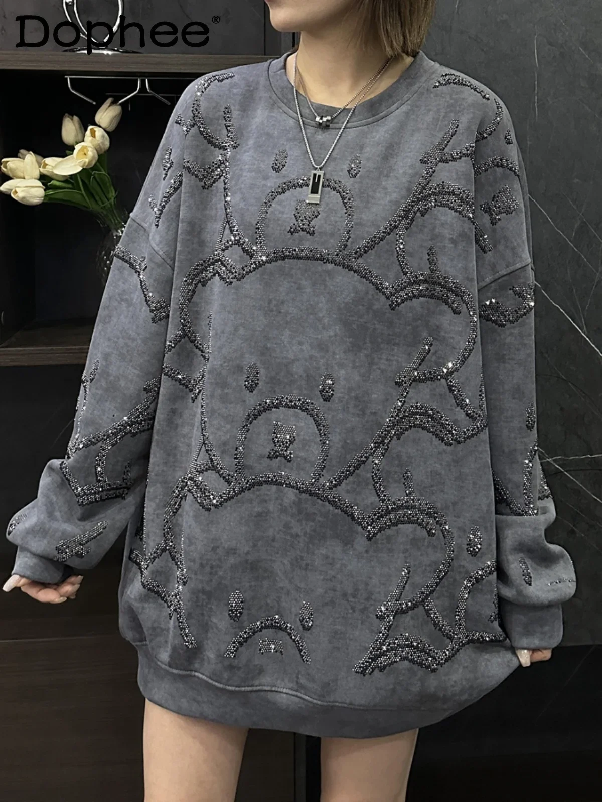 Autumn and Winter New European Goods Heavy Industry Hot Diamond Bear Mid Length Sweatshirts Women Loose Casual Round Neck Top
Autumn and Winter New European Goods Heavy Industry Hot Diamond Bear Mid Length Sweatshirts Women Loose Casual Round Neck Top