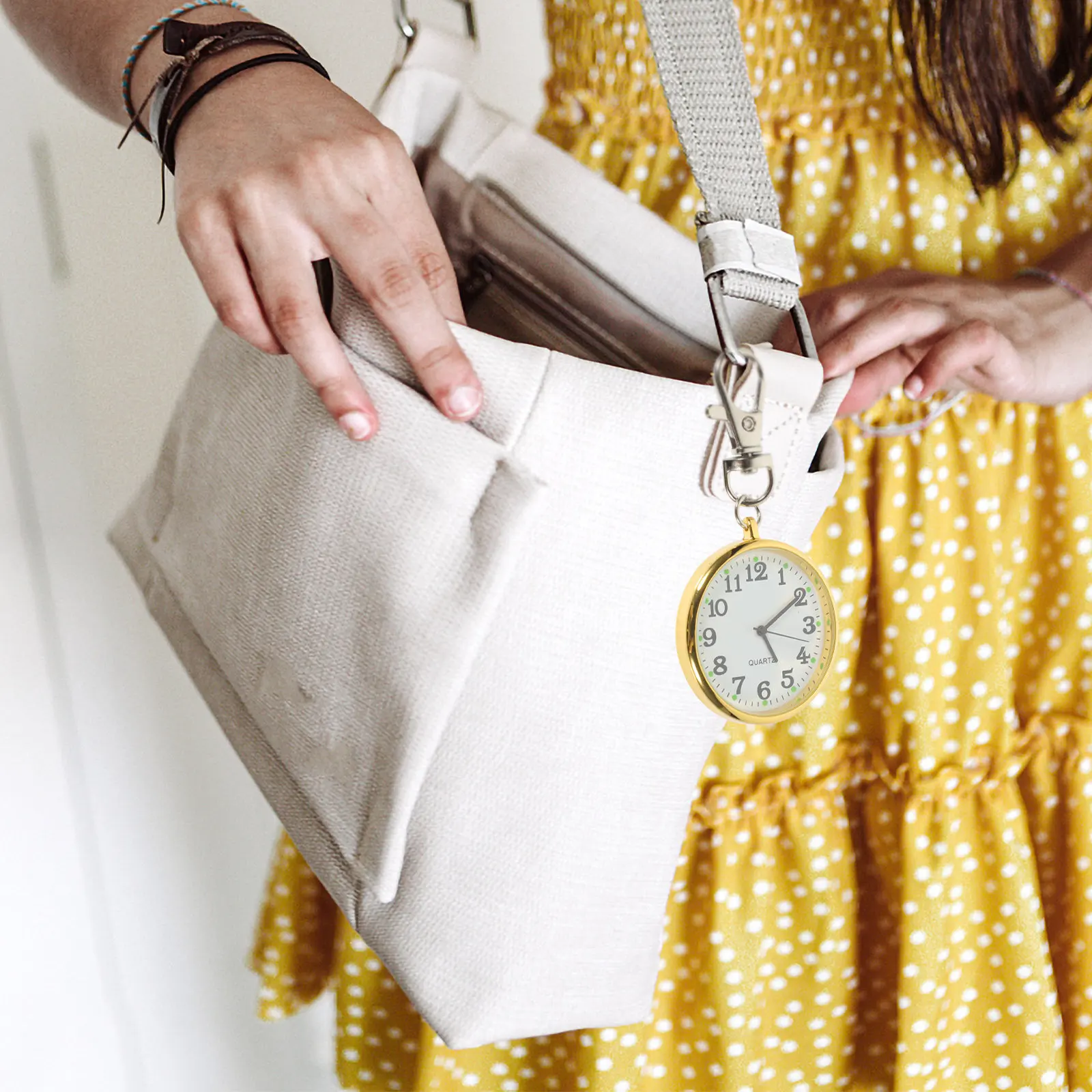 1Pcs Vintage Quartz Pocket Watch Keychain Alloy Nurse Fob Watch Pendant Retro Key Ring for Doctors Nurses Bag
1Pcs Vintage Quartz Pocket Watch Keychain Alloy Nurse Fob Watch Pendant Retro Key Ring for Doctors Nurses Bag