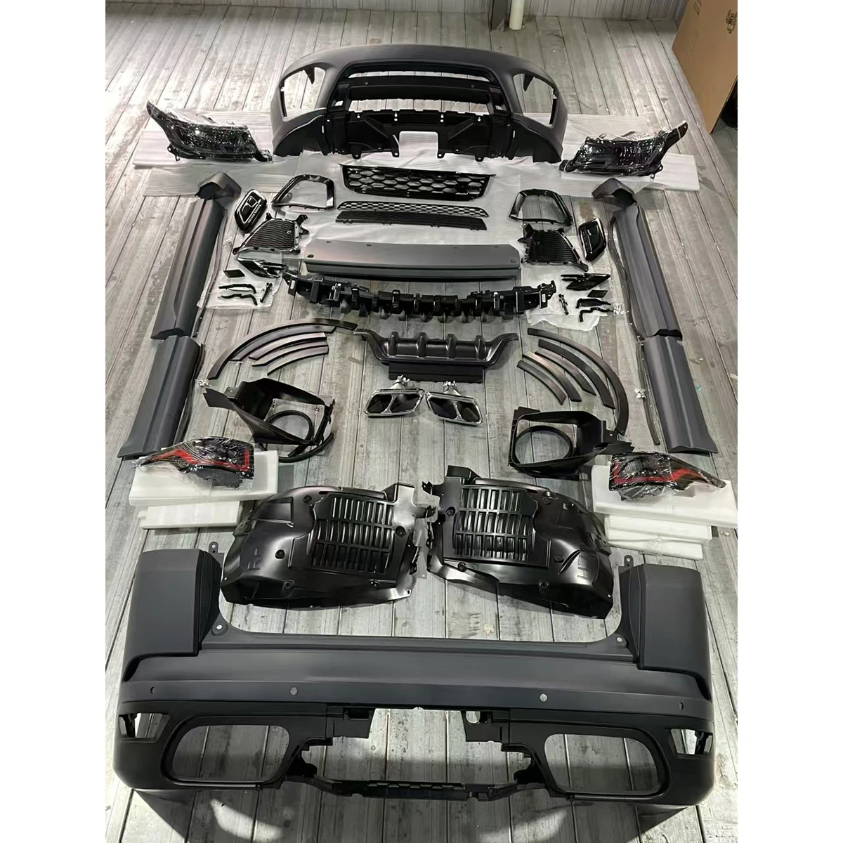 Facelift Upgrade Convert SVR Model Body Kit Facelift Big Surround for Land Range Rover Sport L494 2014-2017 up to 2018-2022
Facelift Upgrade Convert SVR Model Body Kit Facelift Big Surround for Land Range Rover Sport L494 2014-2017 up to 2018-2022