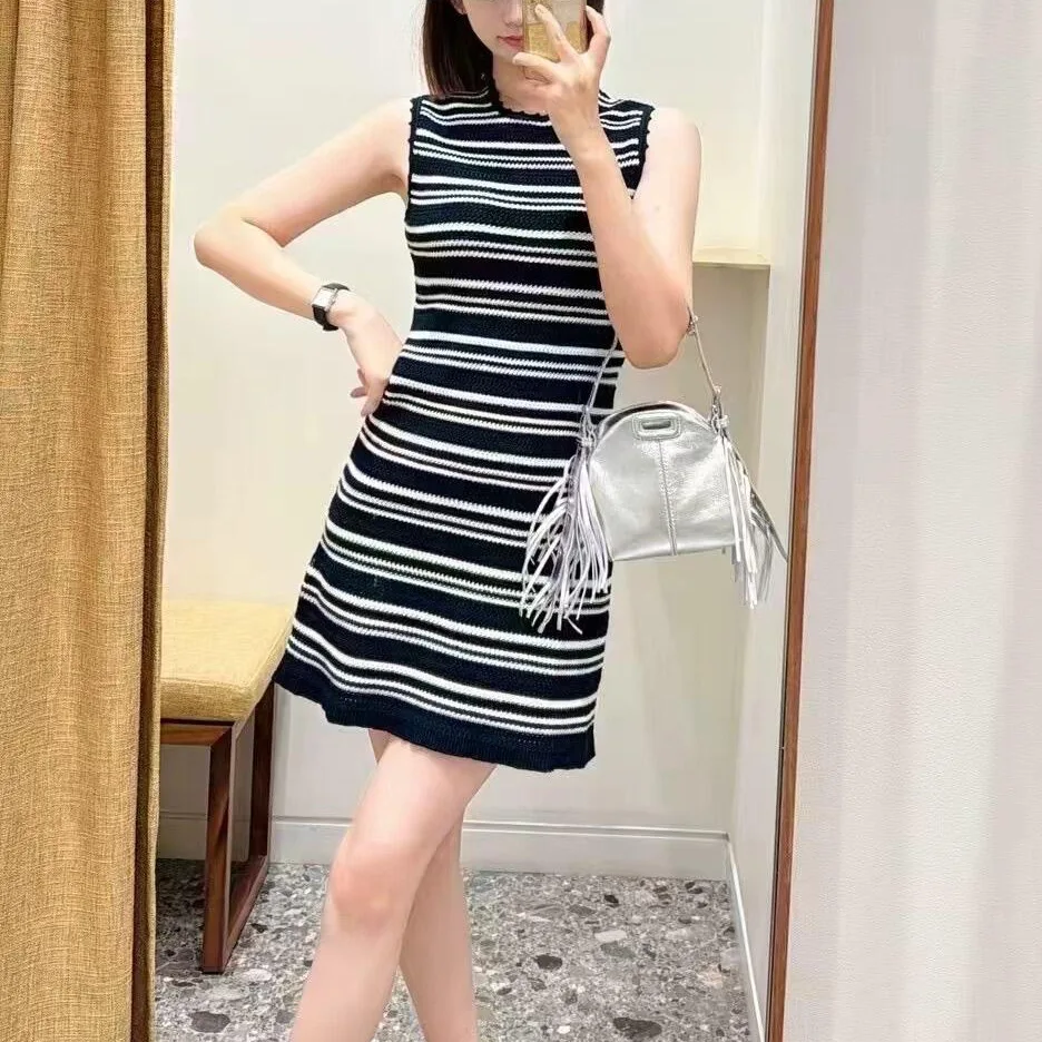 Summer 2025 New Sle Little Fraance Faion Color Blo Stripe round Ne Svel Knitted Dr Loose Waist G Viscose
Summer 2025 New Sle Little Fraance Faion Color Blo Stripe round Ne Svel Knitted Dr Loose Waist G Viscose