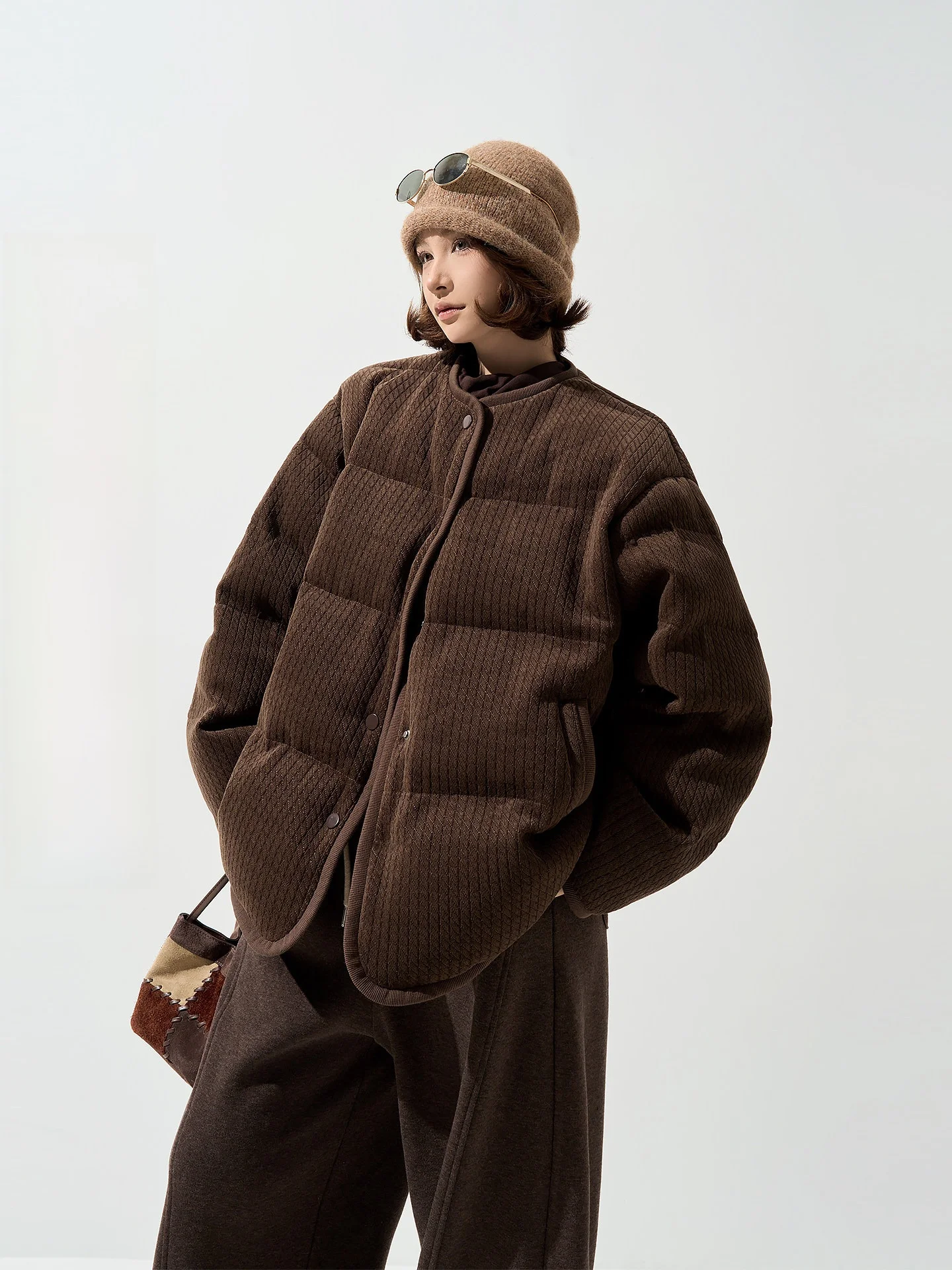 Женский утепленный хлопковый кардиган Wutong с длинными рукавами, осенне-зимний, новый, в корейском ретро-стиле, свободный, теплый, на пуговицах
Женский утепленный хлопковый кардиган Wutong с длинными рукавами, осенне-зимний, новый, в корейском ретро-стиле, свободный, теплый, на пуговицах