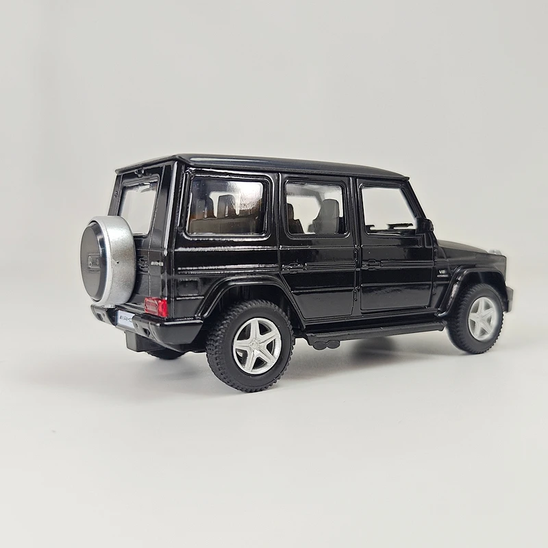 1:64 simulation Mercedes Benz G63 AMG alloy car model static small desktop decoration gift door can be opened
1:64 simulation Mercedes Benz G63 AMG alloy car model static small desktop decoration gift door can be opened