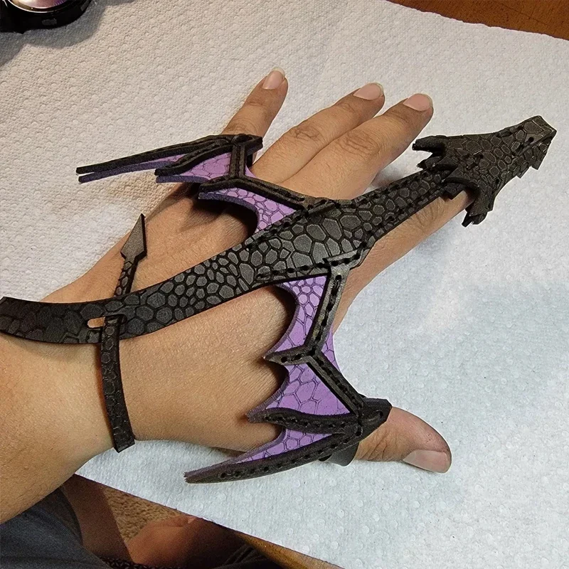 Hot Leather Dragon Glove Gift Braided Retro Bracelet Wristband Wrap Adjustable Hand Dragon Mittens Men
Hot Leather Dragon Glove Gift Braided Retro Bracelet Wristband Wrap Adjustable Hand Dragon Mittens Men