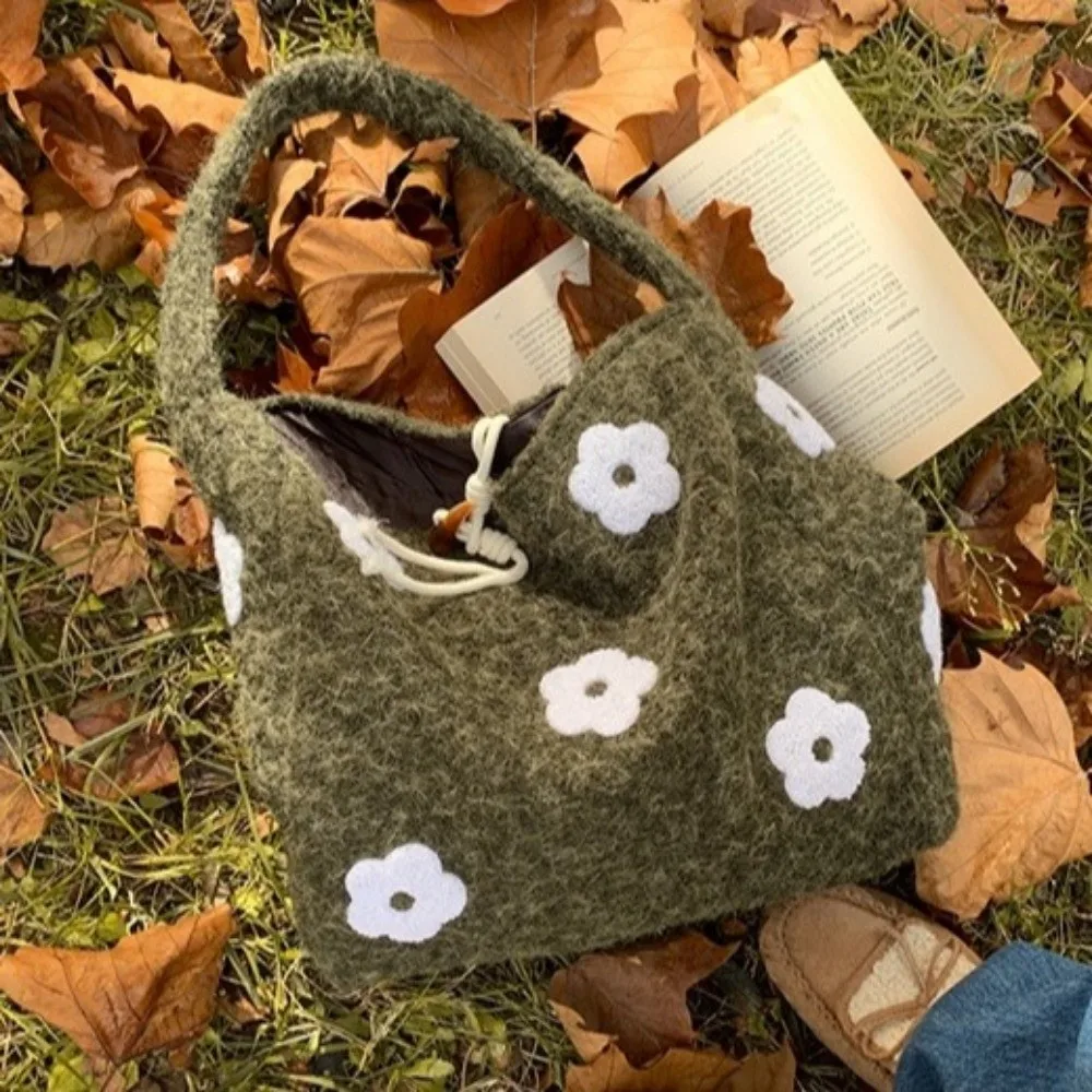 Sweet Large Capacity Tote Bag Soft Polyester Lining INS Floral Handle Bag Versatile Korean Style Underarm Bag Shopping
Sweet Large Capacity Tote Bag Soft Polyester Lining INS Floral Handle Bag Versatile Korean Style Underarm Bag Shopping