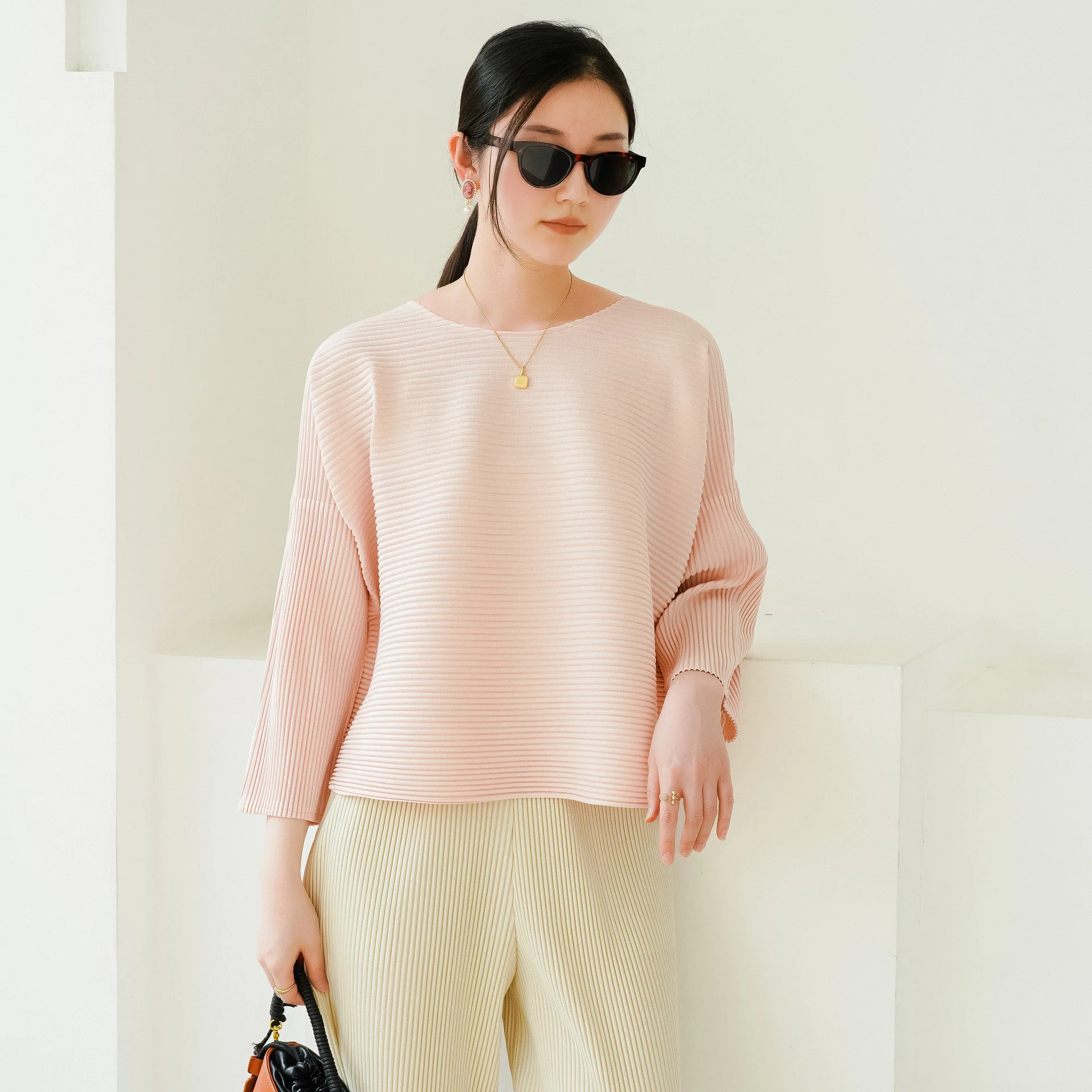 High Quality Casual Women's T-Shirt Spring 2026 New Style plus Size Loose Top Versatile Folded Sleeve Polyester Fabric
High Quality Casual Women's T-Shirt Spring 2026 New Style plus Size Loose Top Versatile Folded Sleeve Polyester Fabric