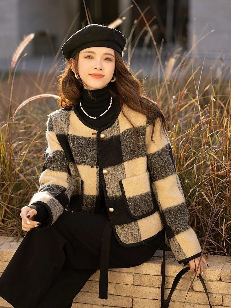 Zoki Korean Vintage Plaid Tweed Jacket Women Casual Long Sleeve Retro Coat O Neck Single Breasted Female Design Elegant Tops New
Zoki Korean Vintage Plaid Tweed Jacket Women Casual Long Sleeve Retro Coat O Neck Single Breasted Female Design Elegant Tops New