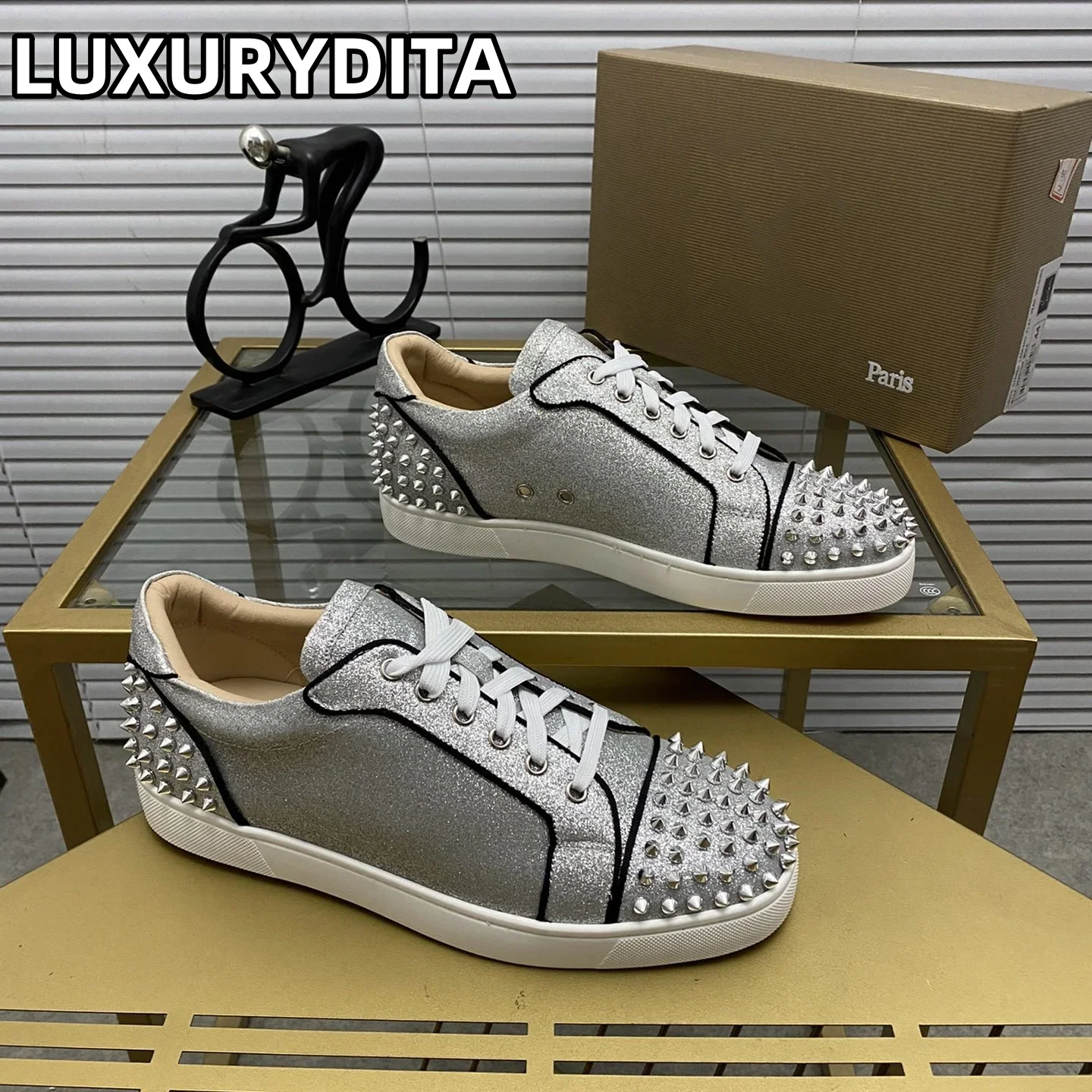 Top Quality Womens Trendy Casual Tennis Shoes Luxury Mens Real Leather Sneakers 35-48 Designr Rivet Red Sole Lovers Shoes M0196
Top Quality Womens Trendy Casual Tennis Shoes Luxury Mens Real Leather Sneakers 35-48 Designr Rivet Red Sole Lovers Shoes M0196