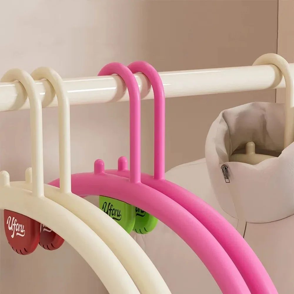 5PCS Multifunctional Thickened Semi-round Coat Hanger Plastic No Trace Clothes Rack Non-slip Space Saving Clothes Hanger Closet
5PCS Multifunctional Thickened Semi-round Coat Hanger Plastic No Trace Clothes Rack Non-slip Space Saving Clothes Hanger Closet