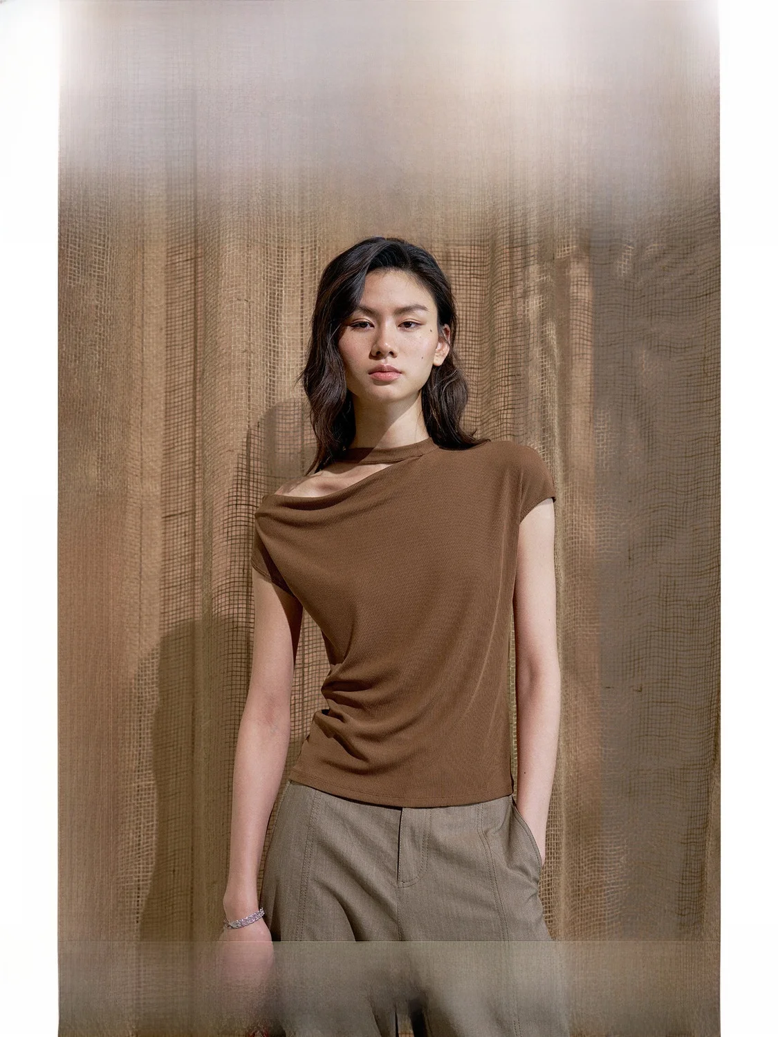 Asymmetrical Design Embroidered Sash T-Shirt Slant Shoulder Pleat Small Drift Summer New Style Women's Comfortable Breathable
Asymmetrical Design Embroidered Sash T-Shirt Slant Shoulder Pleat Small Drift Summer New Style Women's Comfortable Breathable