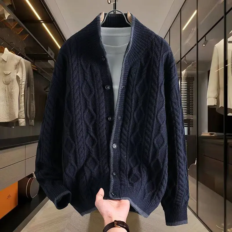 Однотонный американский ретро-кардиган в стиле кэжуал, теплый вязаный свитер в гонконгском стиле, уютная верхняя одежда для пар
Однотонный американский ретро-кардиган в стиле кэжуал, теплый вязаный свитер в гонконгском стиле, уютная верхняя одежда для пар