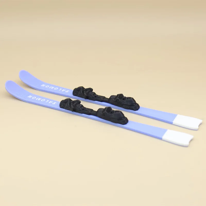 Mini Ski Board Model, 1:12 Dollhouse Miniature Snow Skis, Winter Scene Layout Ornament Pretend Play Toy Decoration
Mini Ski Board Model, 1:12 Dollhouse Miniature Snow Skis, Winter Scene Layout Ornament Pretend Play Toy Decoration