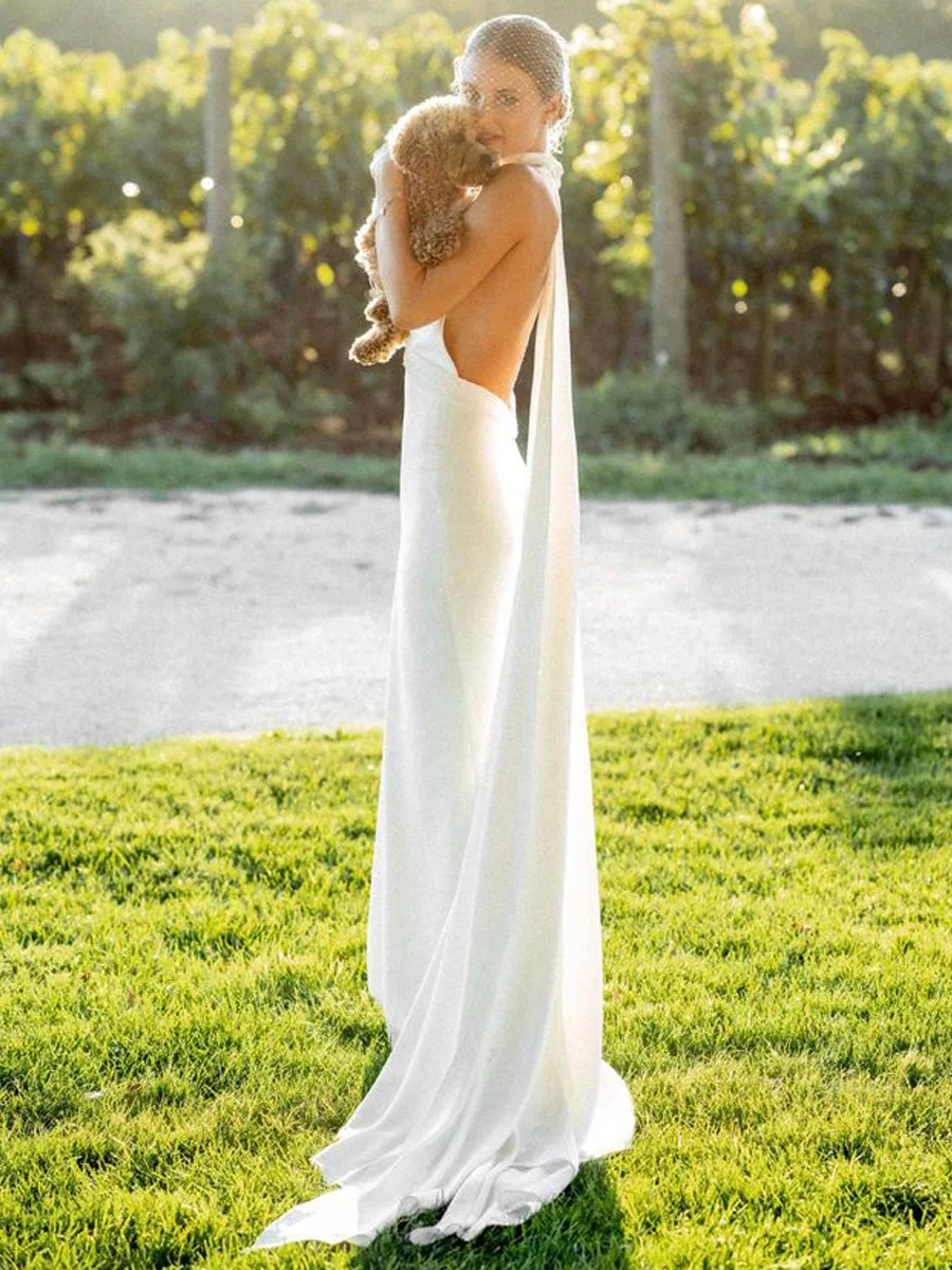 Halter Neck Sleeveless Sexy Mermaid Wedding Dress Soft Satin Backless Court Train Bridal Gowns Vestidos De Novia
Halter Neck Sleeveless Sexy Mermaid Wedding Dress Soft Satin Backless Court Train Bridal Gowns Vestidos De Novia