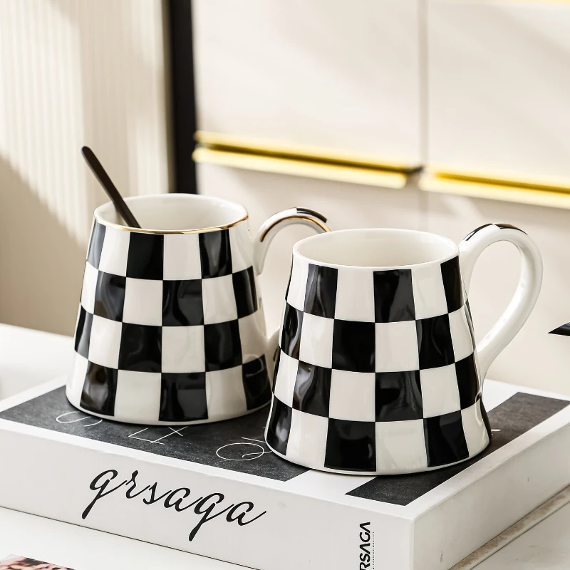 Creative Black and White Color Matching Ceramic Mug Large Capacity Breakfast Milk Mug Golden Stroke Handle Office Ins Water Cup
Creative Black and White Color Matching Ceramic Mug Large Capacity Breakfast Milk Mug Golden Stroke Handle Office Ins Water Cup