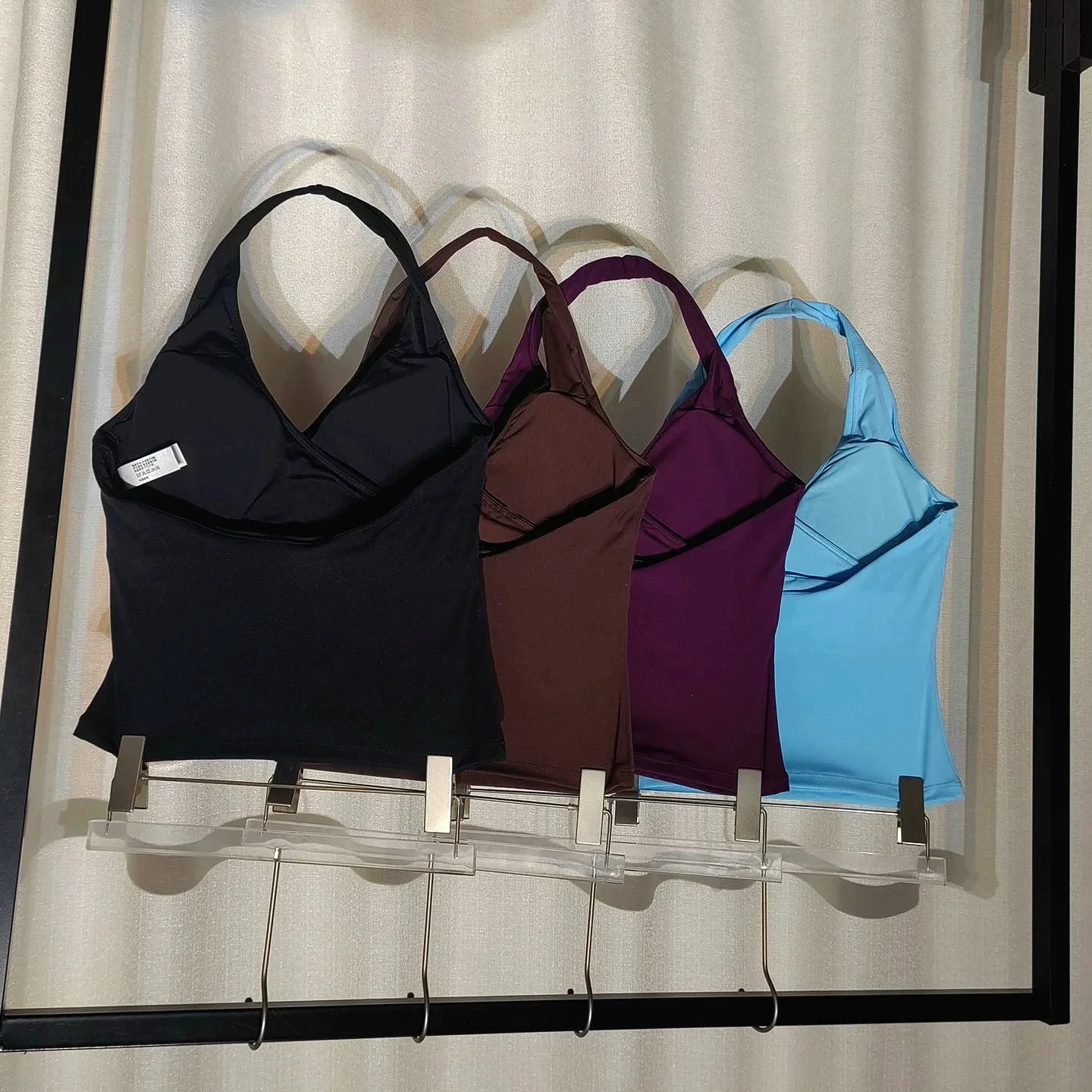 Sexy V-Neck Halter Yoga Tank Top with Built-In Padded Bra, Women’s Sleeveless Quick-Dry Sheer-Look Sports Fitness Outerwear
Sexy V-Neck Halter Yoga Tank Top with Built-In Padded Bra, Women’s Sleeveless Quick-Dry Sheer-Look Sports Fitness Outerwear