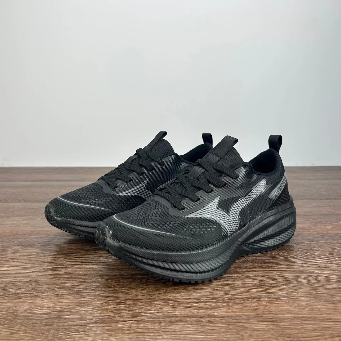 Ultra-Light Breathable Mesh Running Shoes Unisex Marathon Shoes Shock Absorption Single Net Work for Men And Women
Ultra-Light Breathable Mesh Running Shoes Unisex Marathon Shoes Shock Absorption Single Net Work for Men And Women