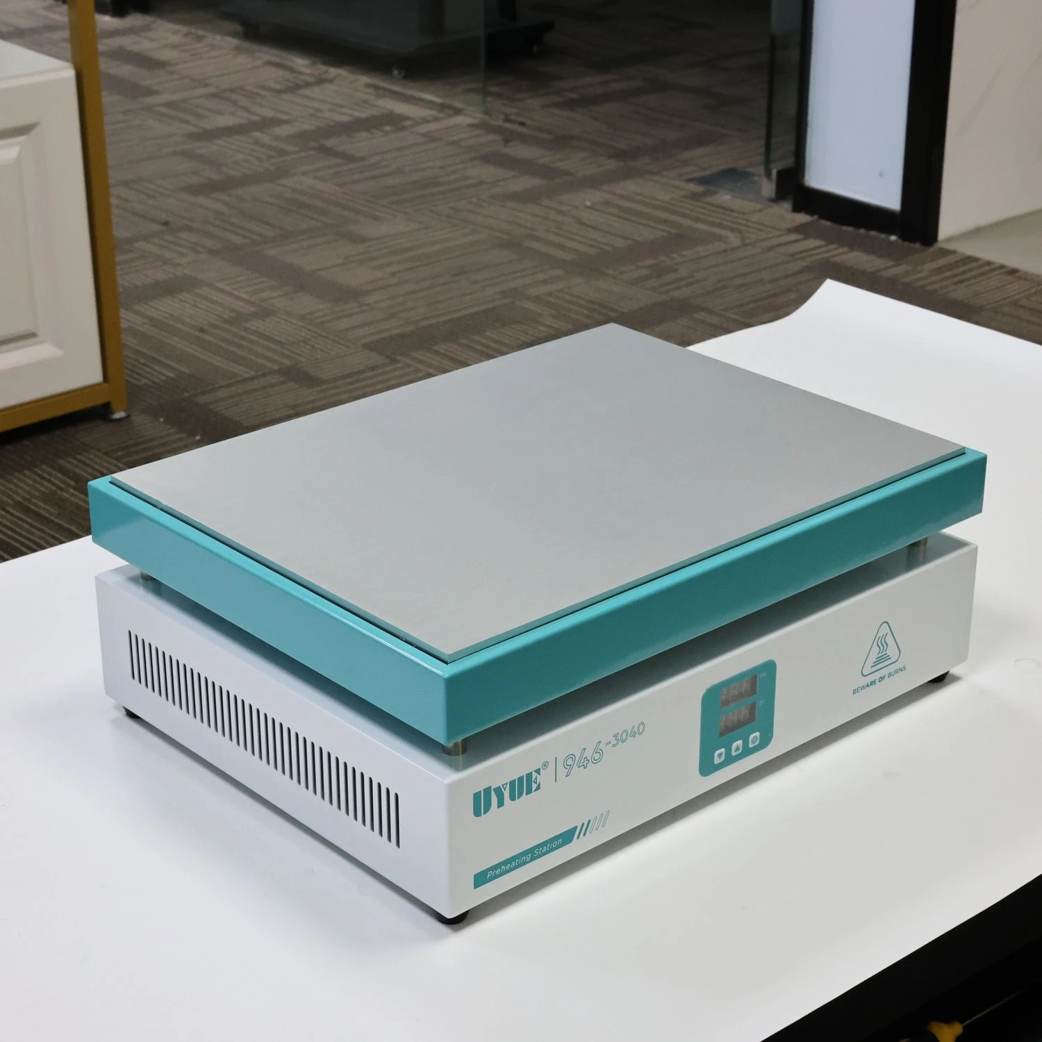 Mobile Phone BGA PCB Board Heating Table Preheat Platform 1000W 30*40cm Constant Temperature Preheating Station UYUE 946-3040
Mobile Phone BGA PCB Board Heating Table Preheat Platform 1000W 30*40cm Constant Temperature Preheating Station UYUE 946-3040